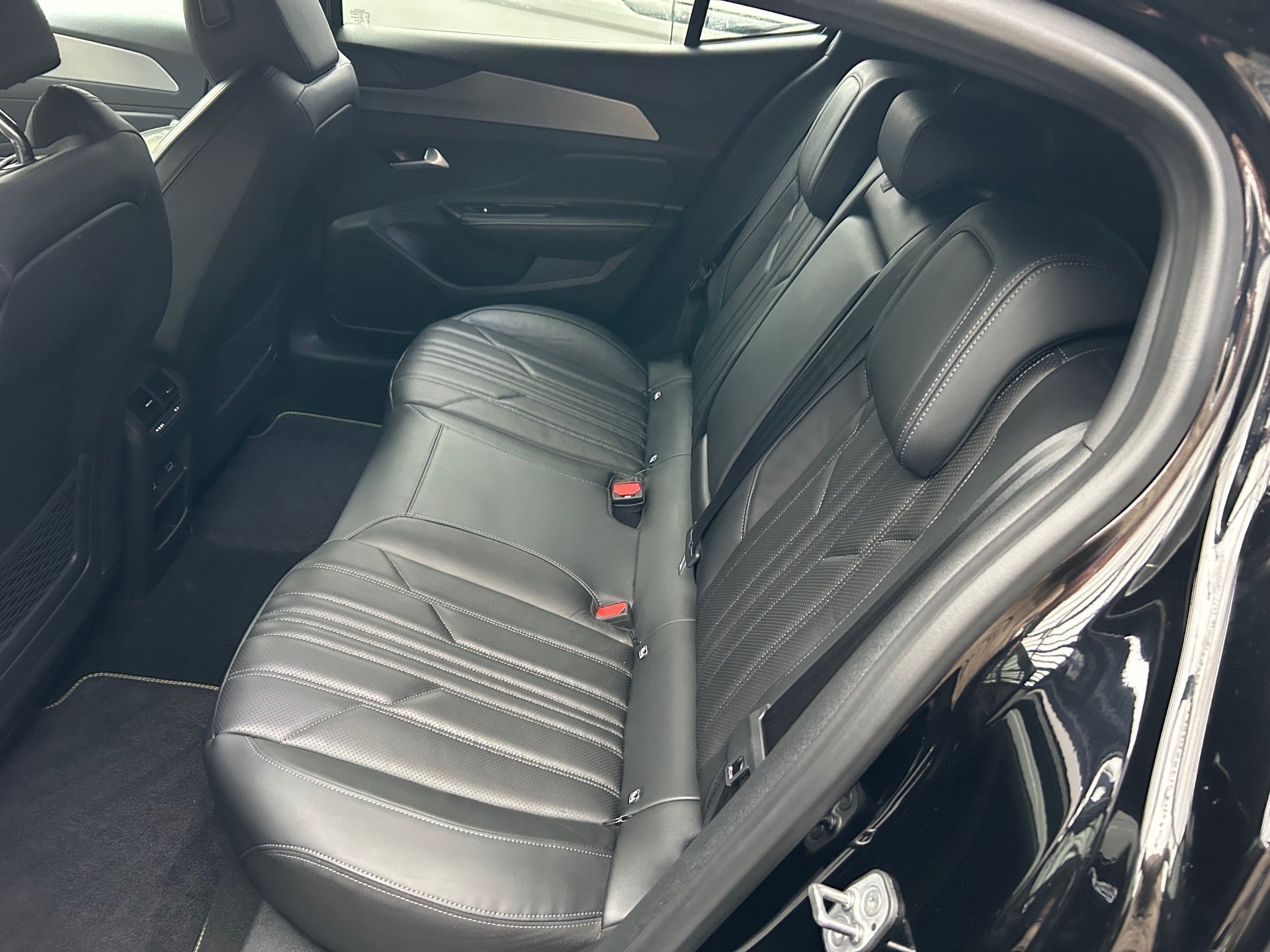PEUGEOT 408 GT-image-12