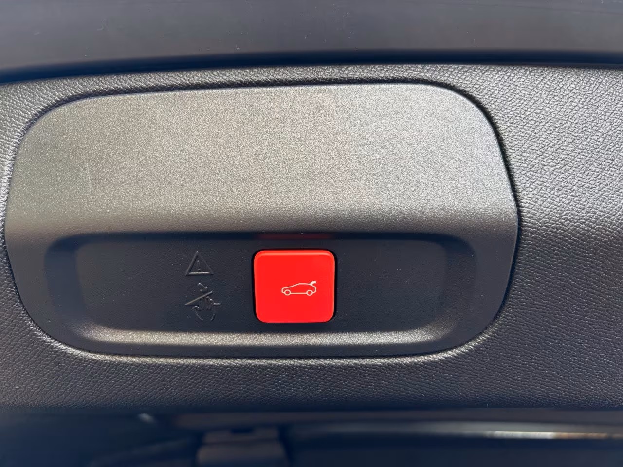 PEUGEOT 408 GT-image-14
