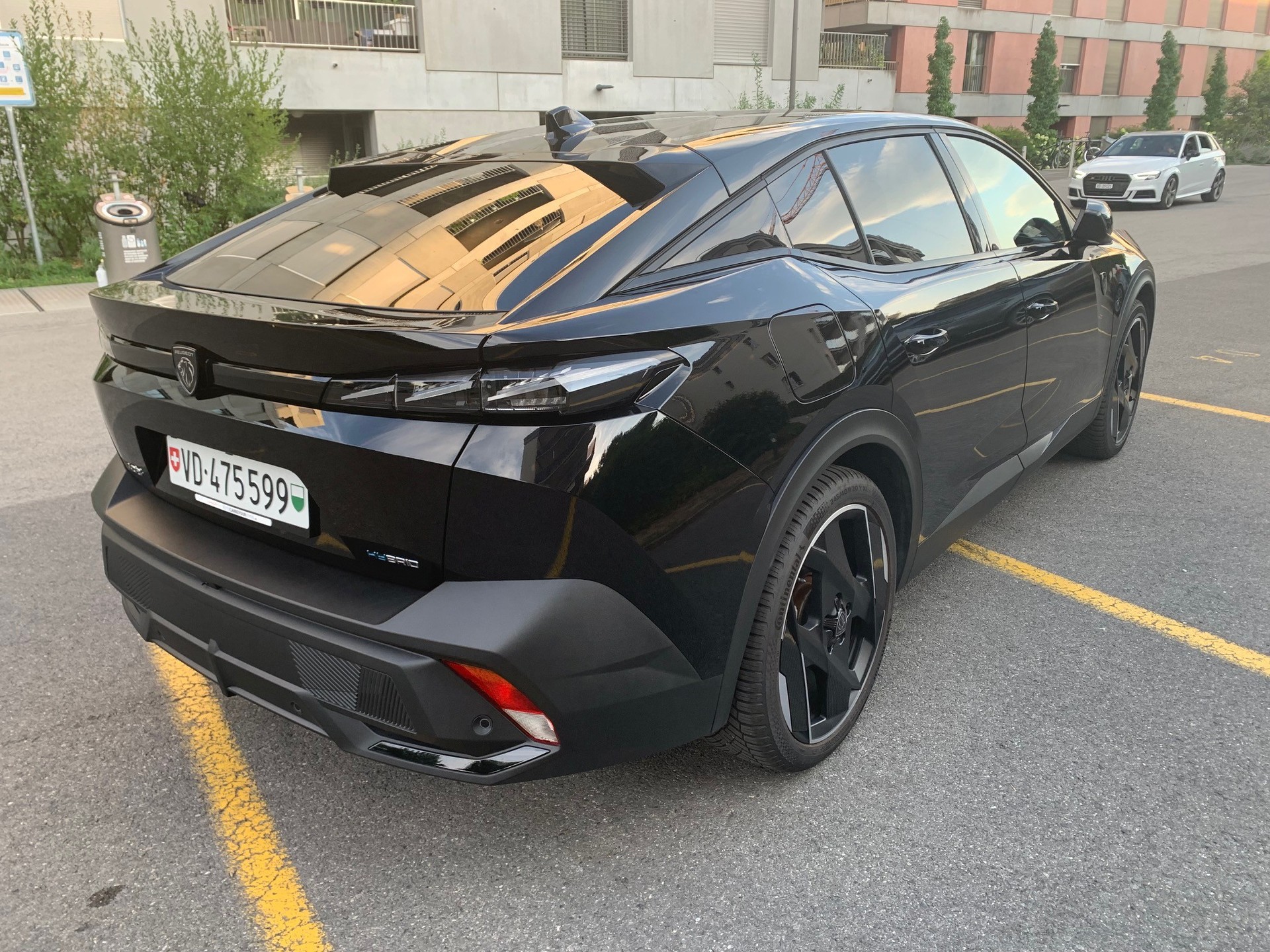 PEUGEOT 408 GT-image-4