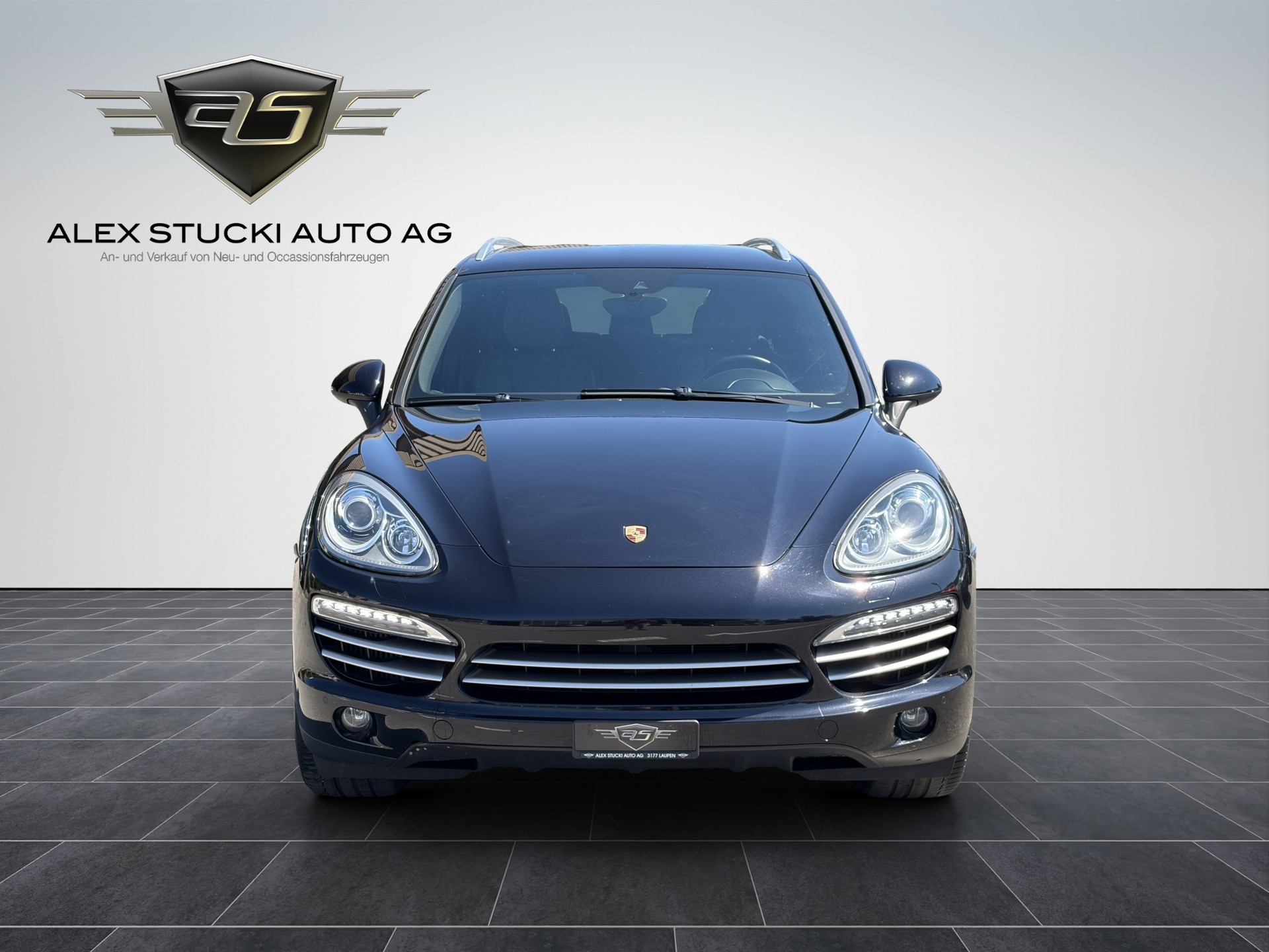 PORSCHE Cayenne Diesel-showroom-element-1