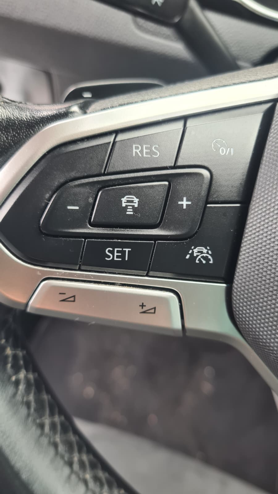 VW Passat 2.0 TDI BMT Business DSG ** Alcantara-Leder ** Gr-Navi ** RF-Kamera ** Abstandsregelsysteme ** Sitzheizung ** Ab MFK **-image-8