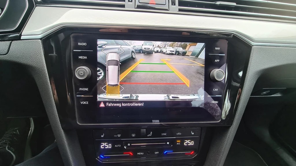 VW Passat 2.0 TDI BMT Business DSG ** Alcantara-Leder ** Gr-Navi ** RF-Kamera ** Abstandsregelsysteme ** Sitzheizung ** Ab MFK **-image-10