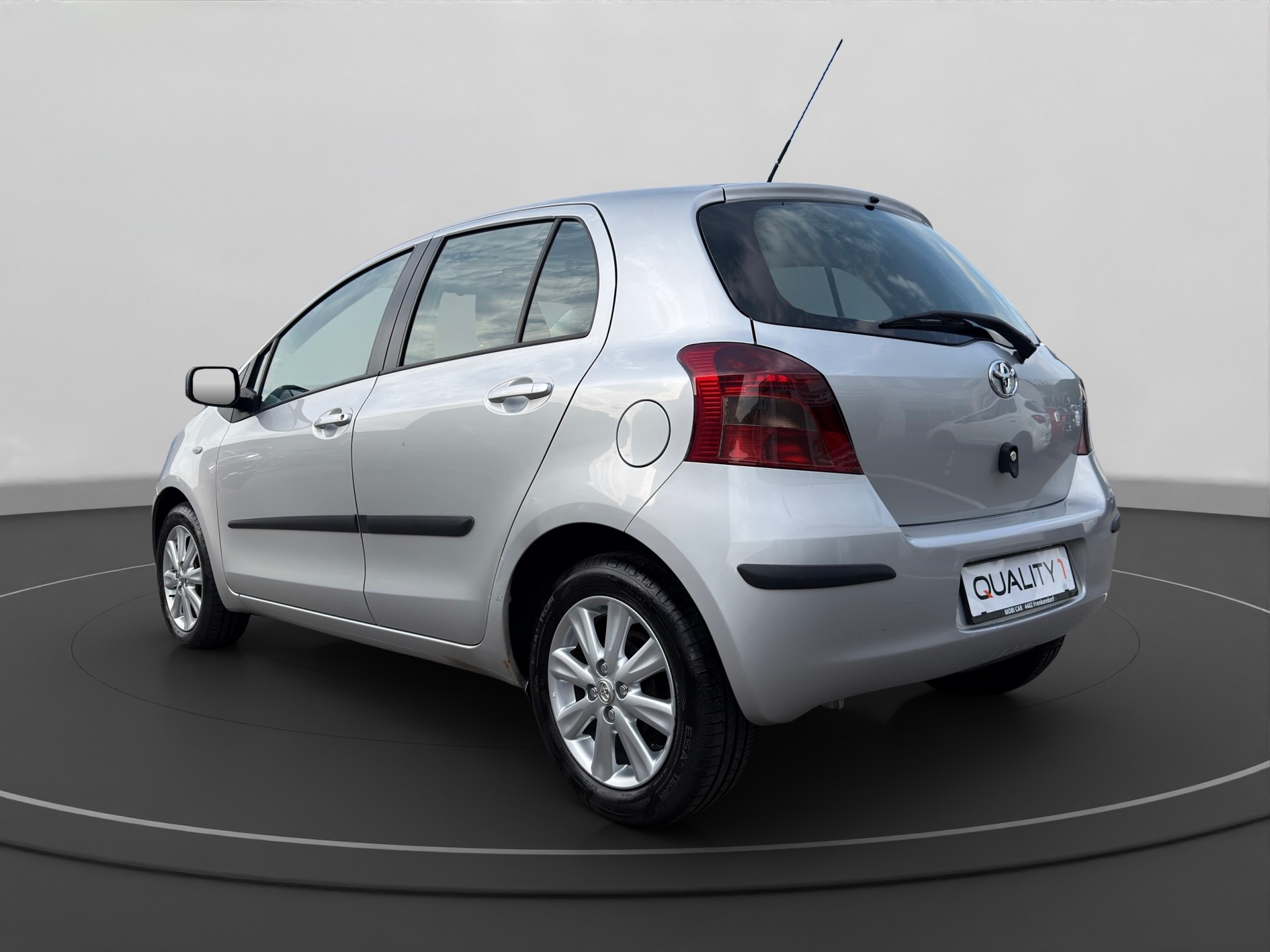 TOYOTA Yaris 1.3 Linea-showroom-element-2