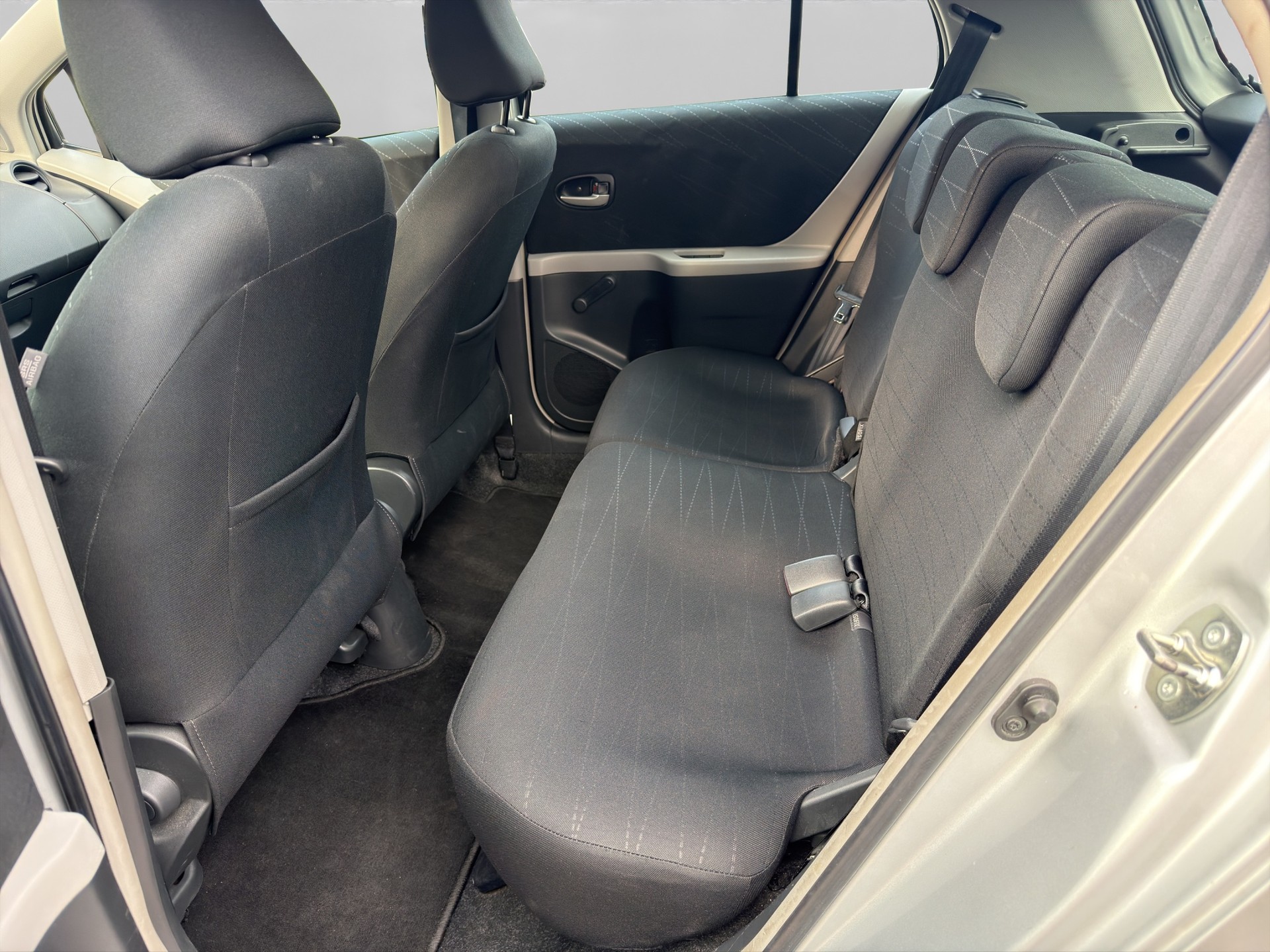 TOYOTA Yaris 1.3 Linea-image-12