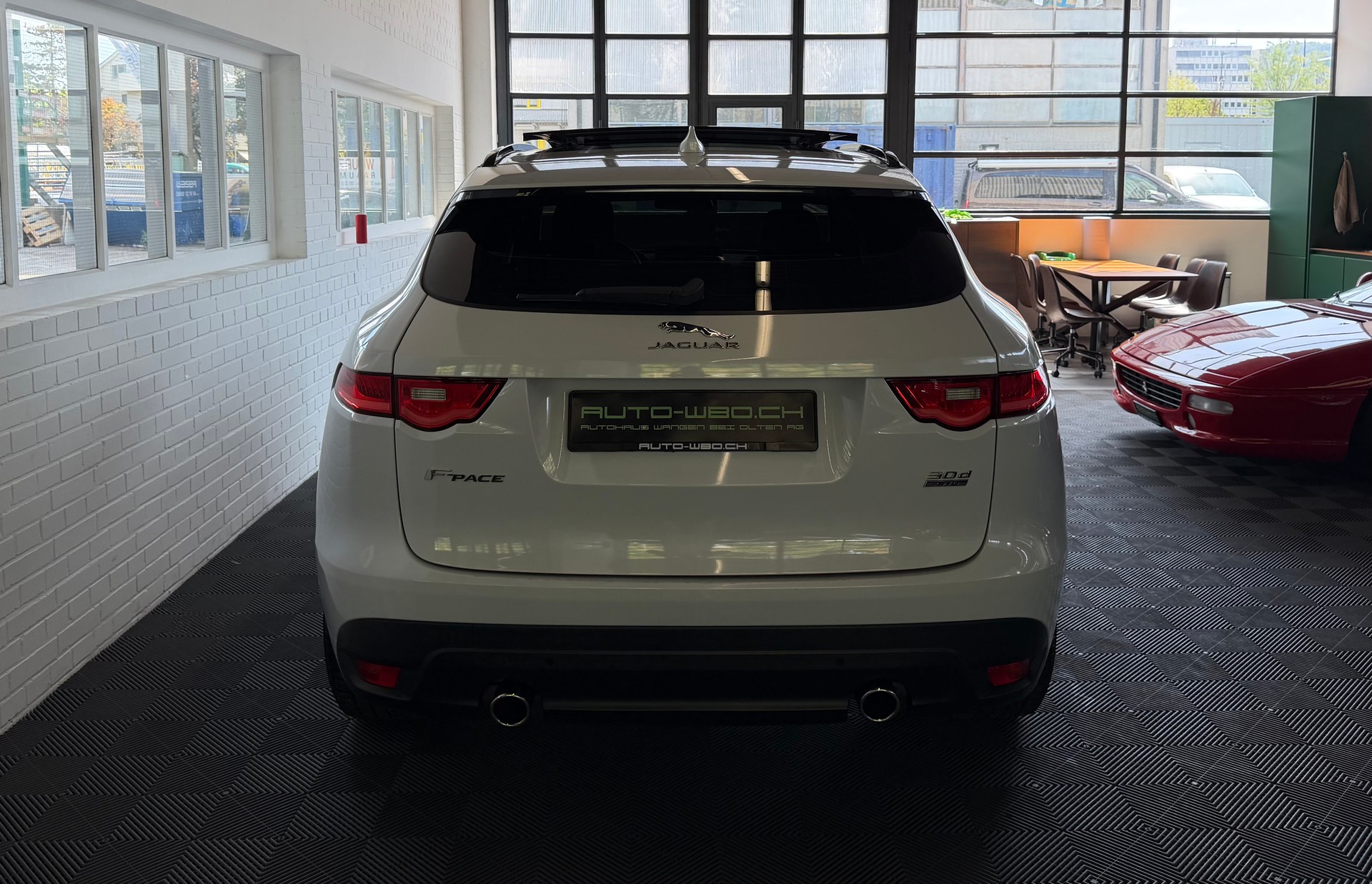 JAGUAR F-Pace 3.0 D300 R-Dynamic S AWD-showroom-element-3