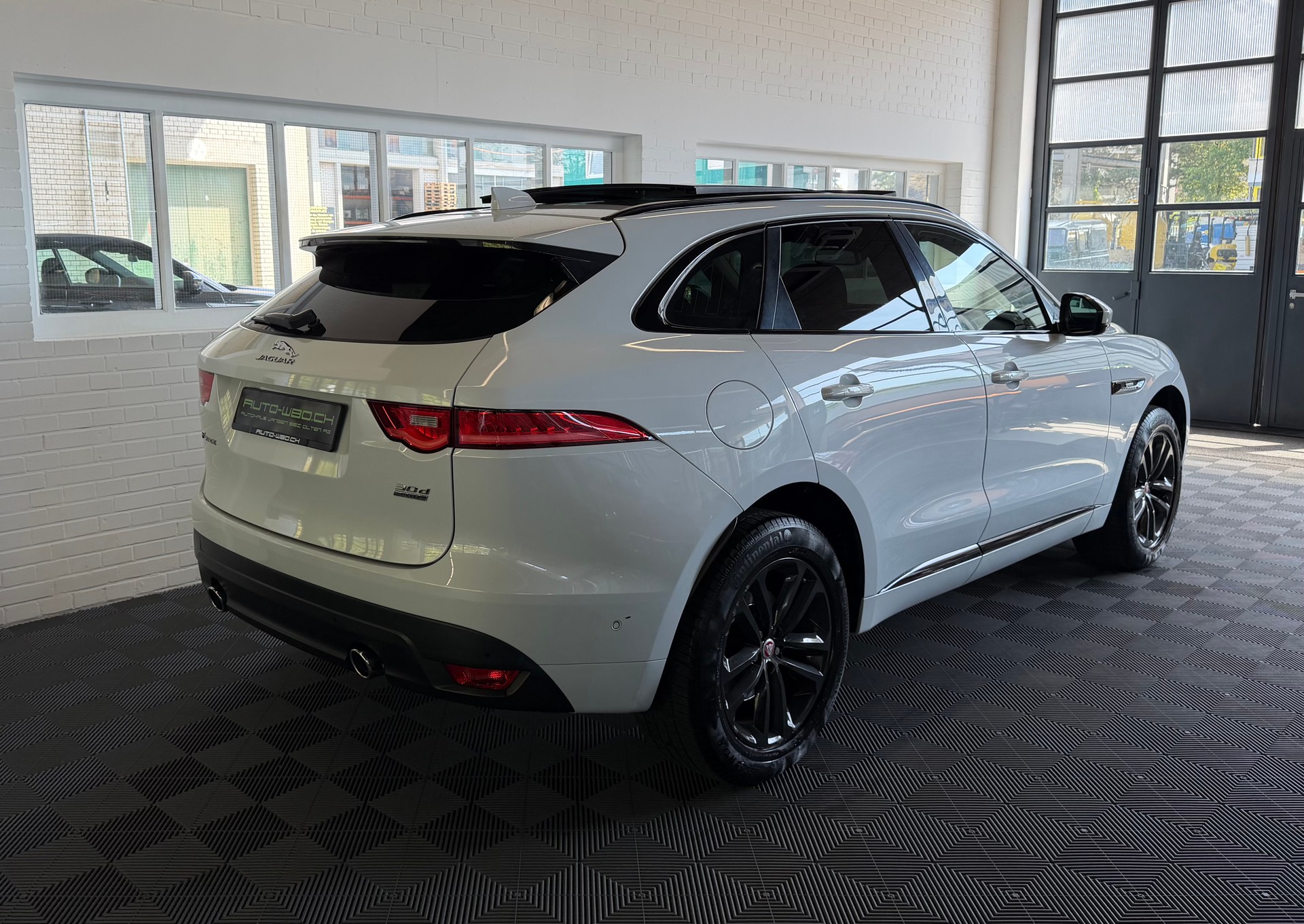 JAGUAR F-Pace 3.0 D300 R-Dynamic S AWD-showroom-element-2
