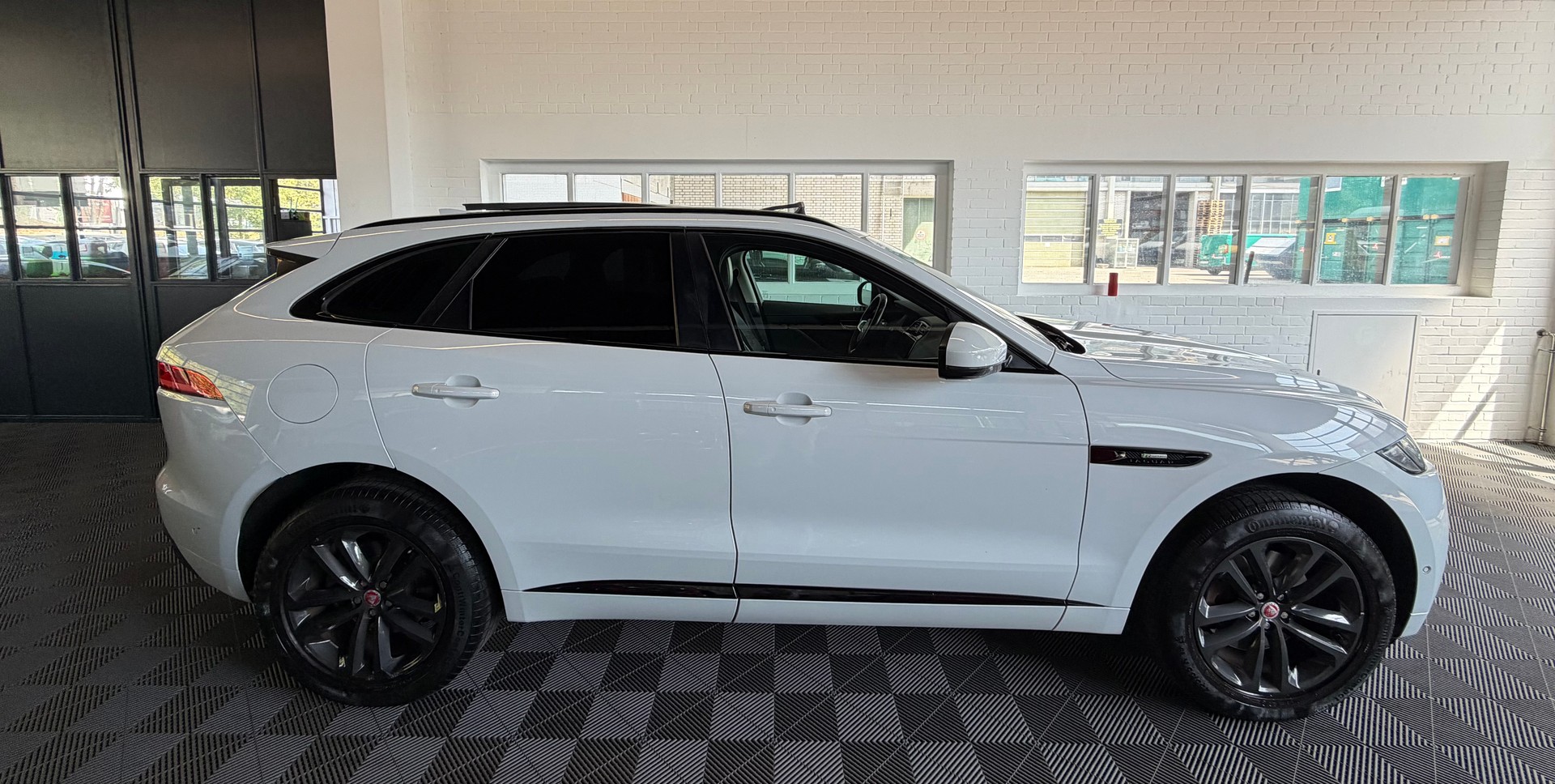 JAGUAR F-Pace 3.0 D300 R-Dynamic S AWD-showroom-element-1