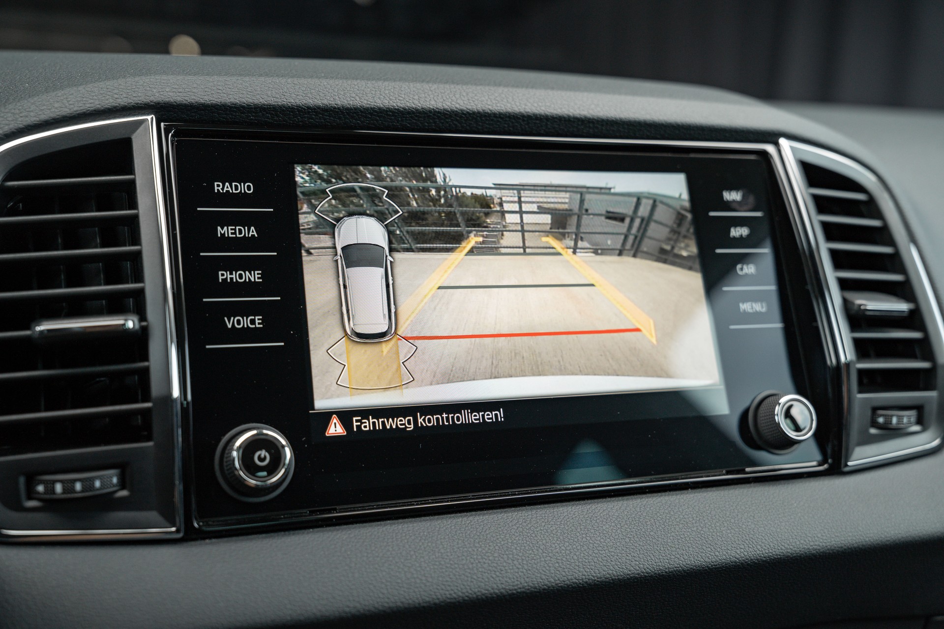 SKODA Karoq 1.5 TSI Top Selection DSG-image-17