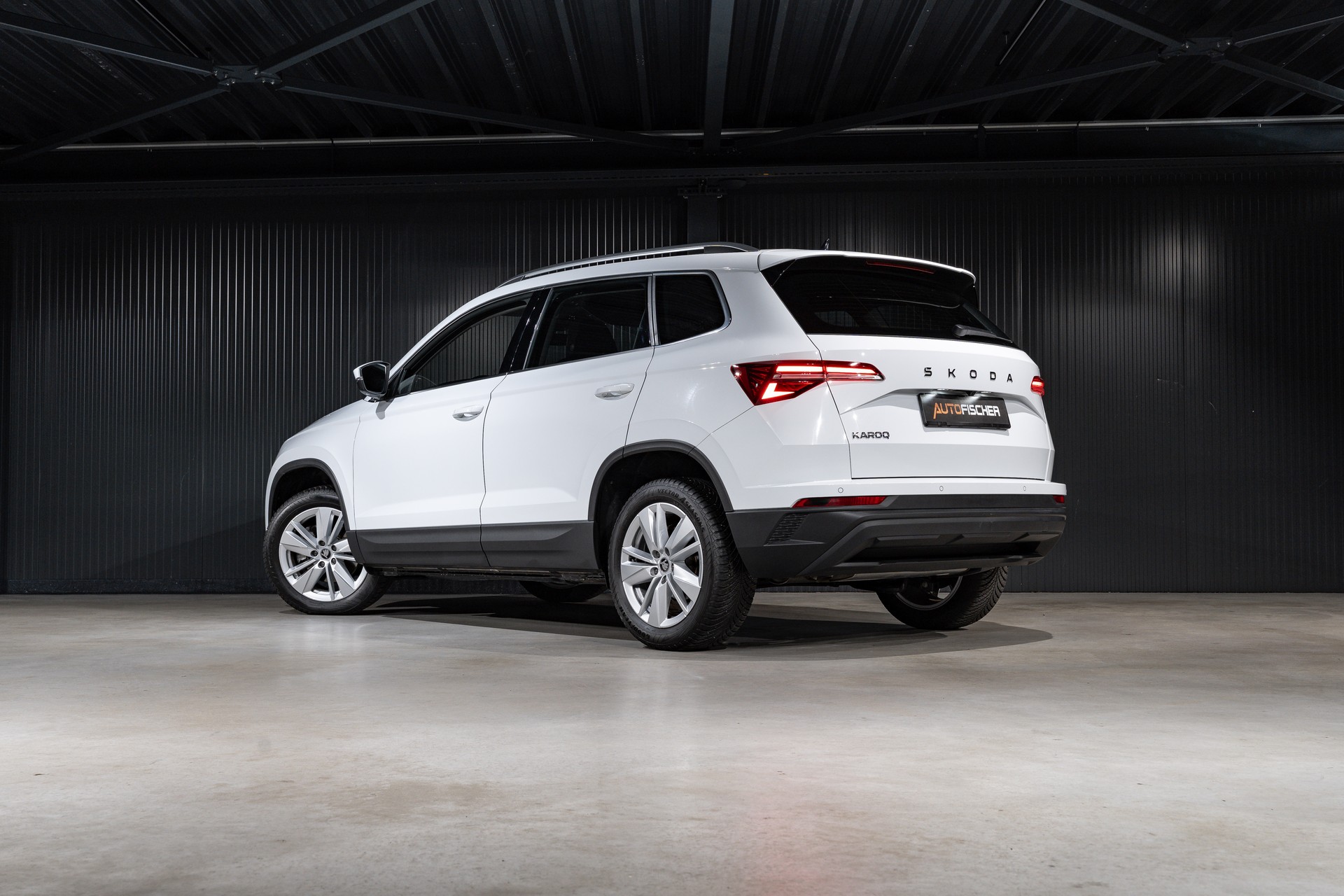 SKODA Karoq 1.5 TSI Top Selection DSG-showroom-element-1