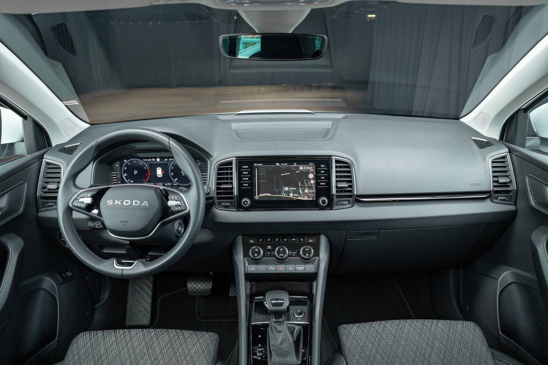 SKODA Karoq 1.5 TSI Top Selection DSG-image-14