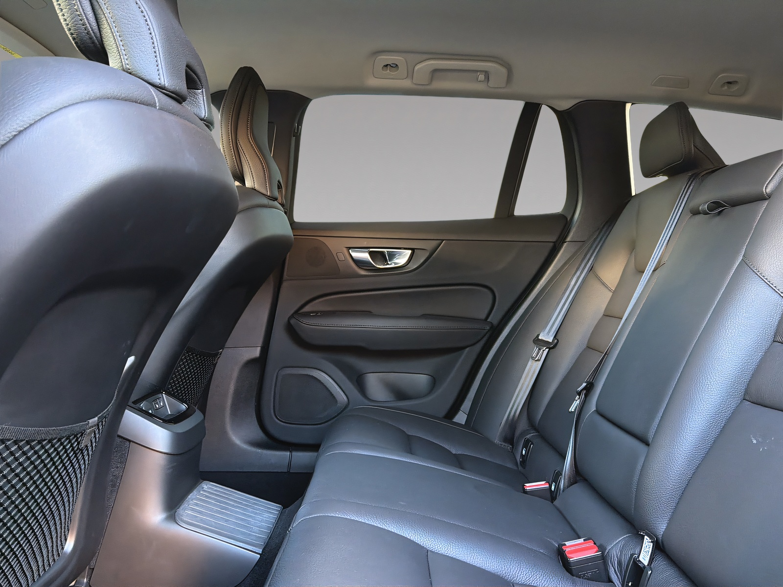 VOLVO V60 2.0 T6 TE Plus Dark eAWD-image-15