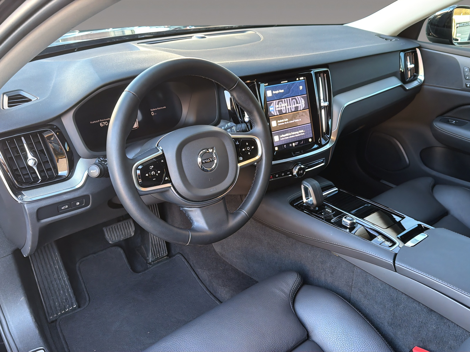 VOLVO V60 2.0 T6 TE Plus Dark eAWD-image-8