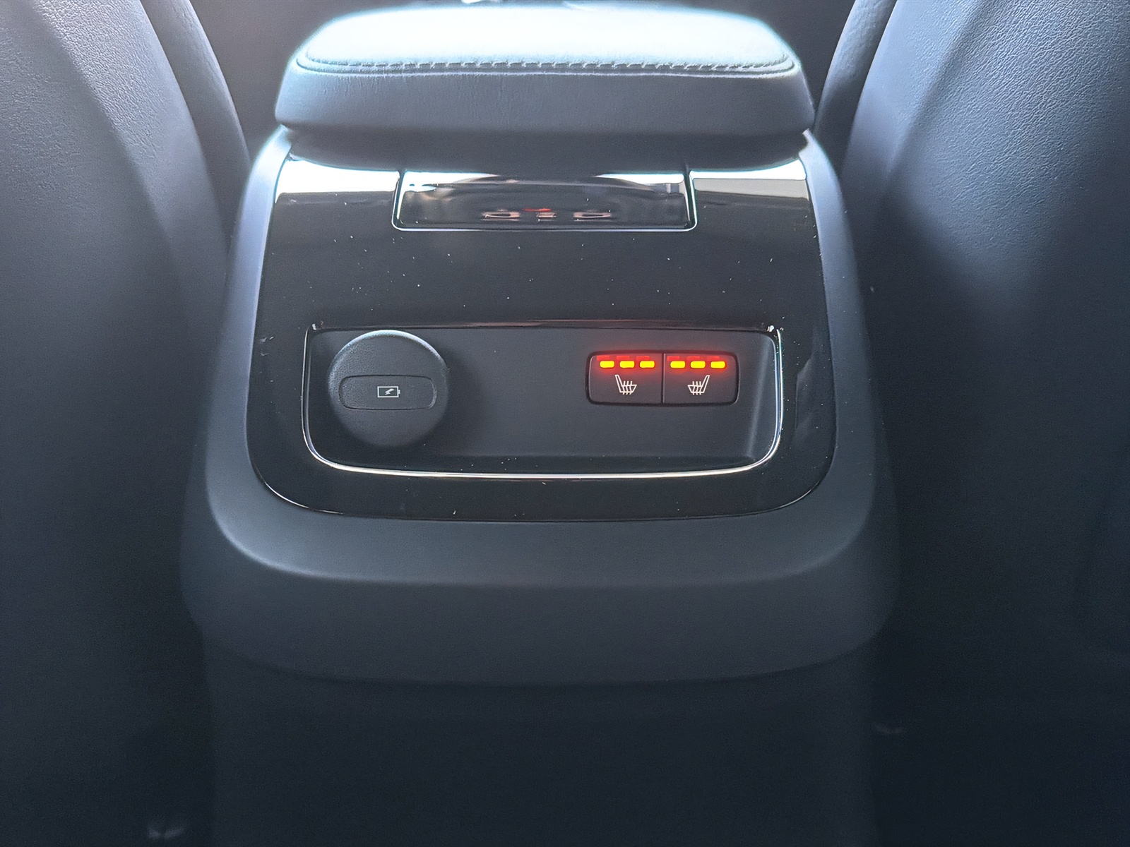 VOLVO V60 2.0 T6 TE Plus Dark eAWD-image-16