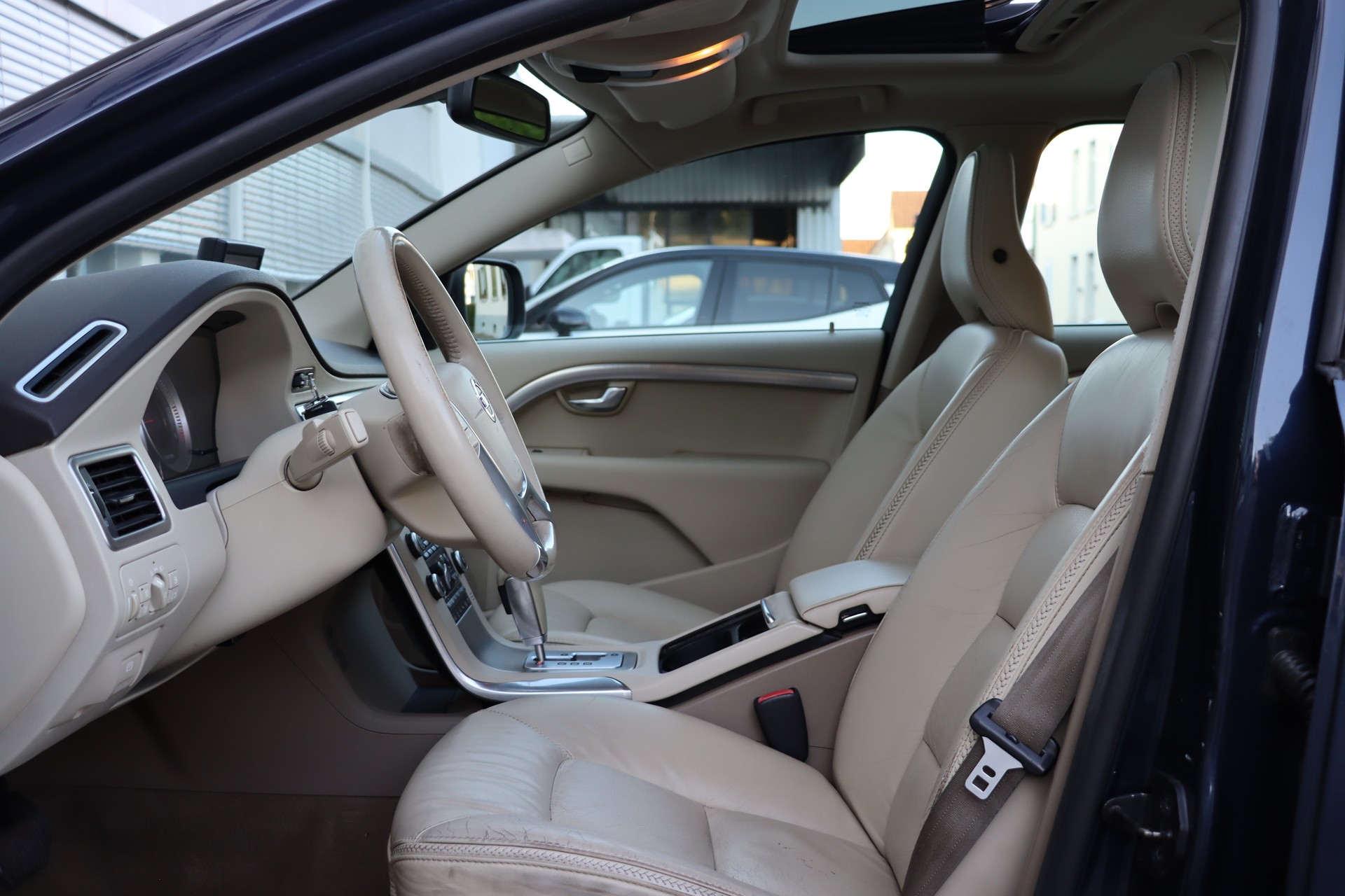 VOLVO XC70 D3 AWD Summum Geartronic-image-5