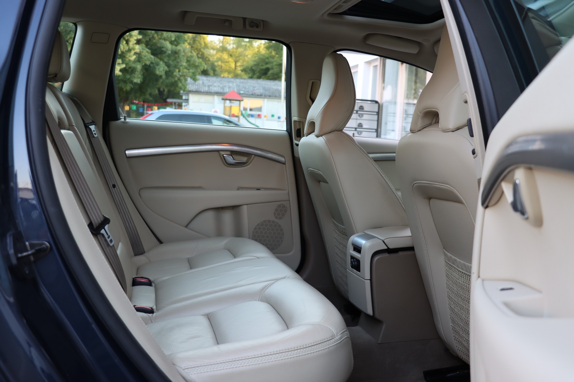 VOLVO XC70 D3 AWD Summum Geartronic-image-6