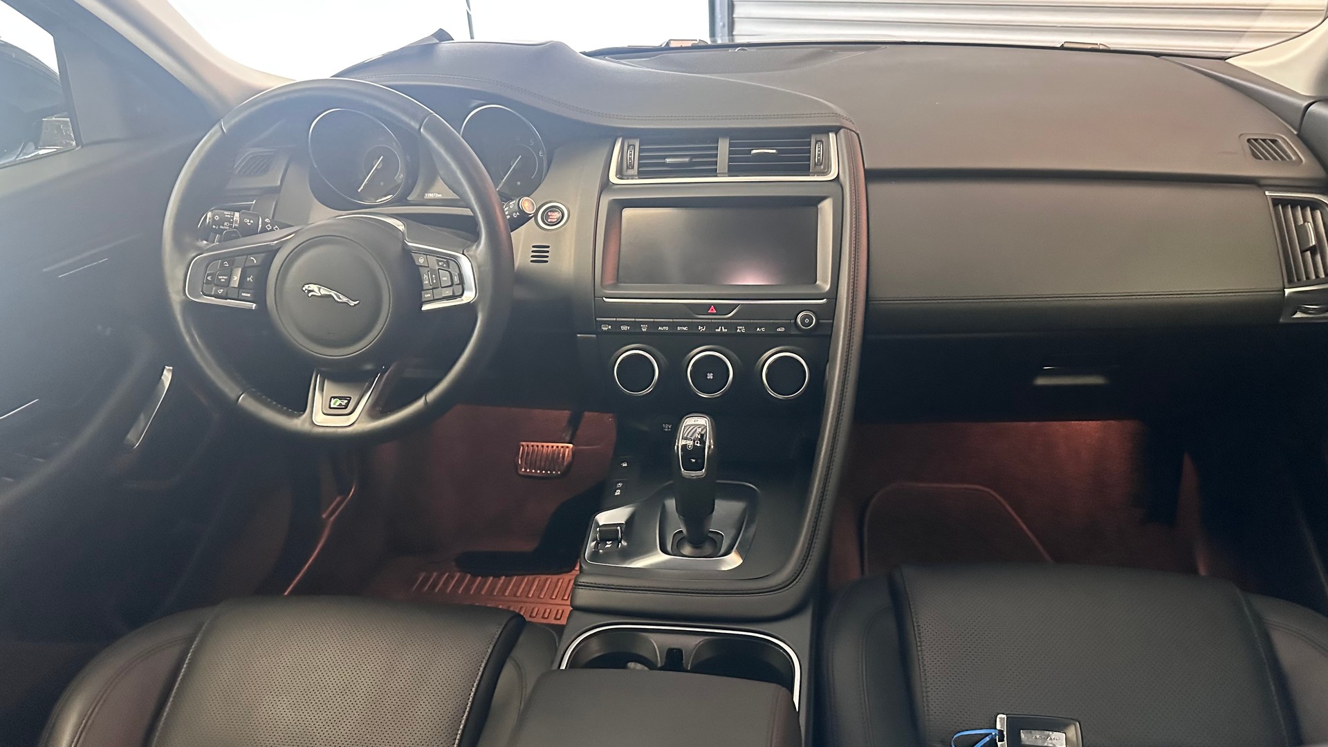 JAGUAR E-Pace 2.0 T 250 SE AWD-image-22