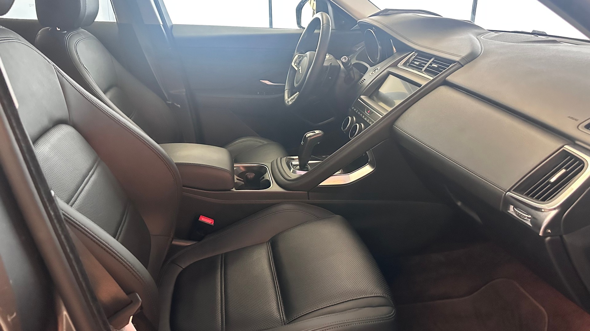 JAGUAR E-Pace 2.0 T 250 SE AWD-image-23