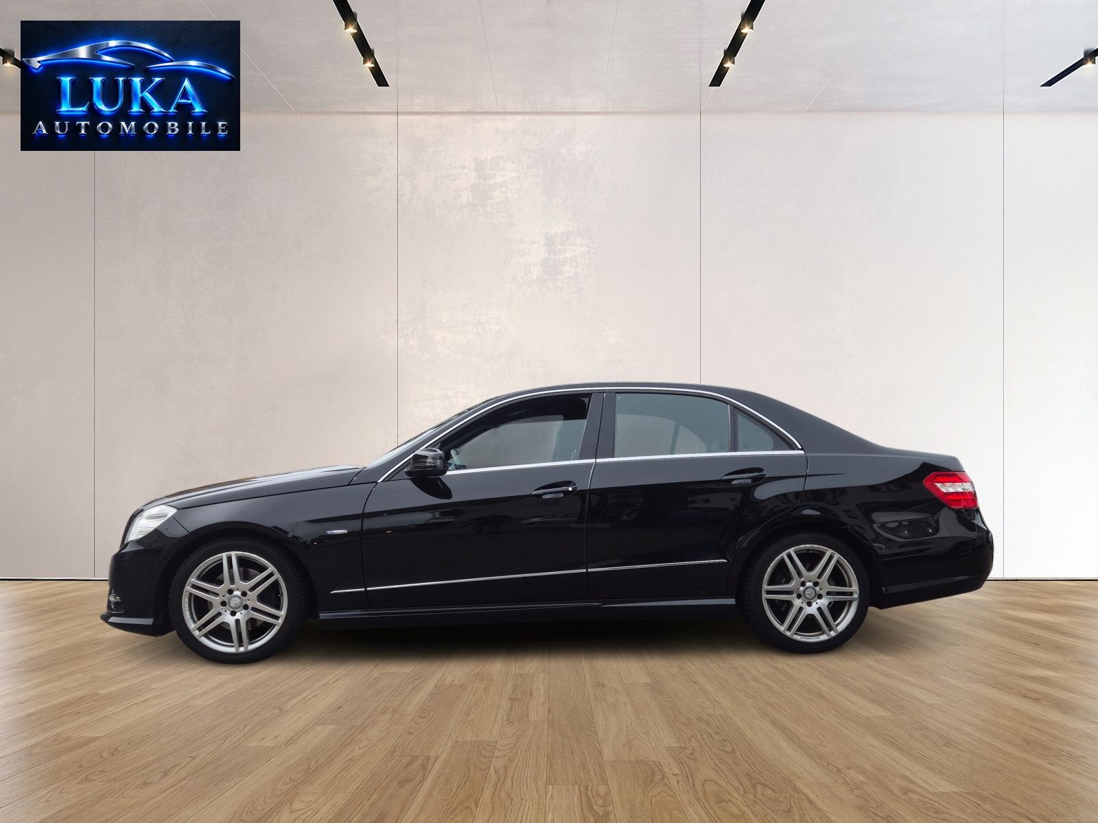 MERCEDES-BENZ E 220 CDI BlueEfficiency MyStar 7G-Tronic-showroom-element-2