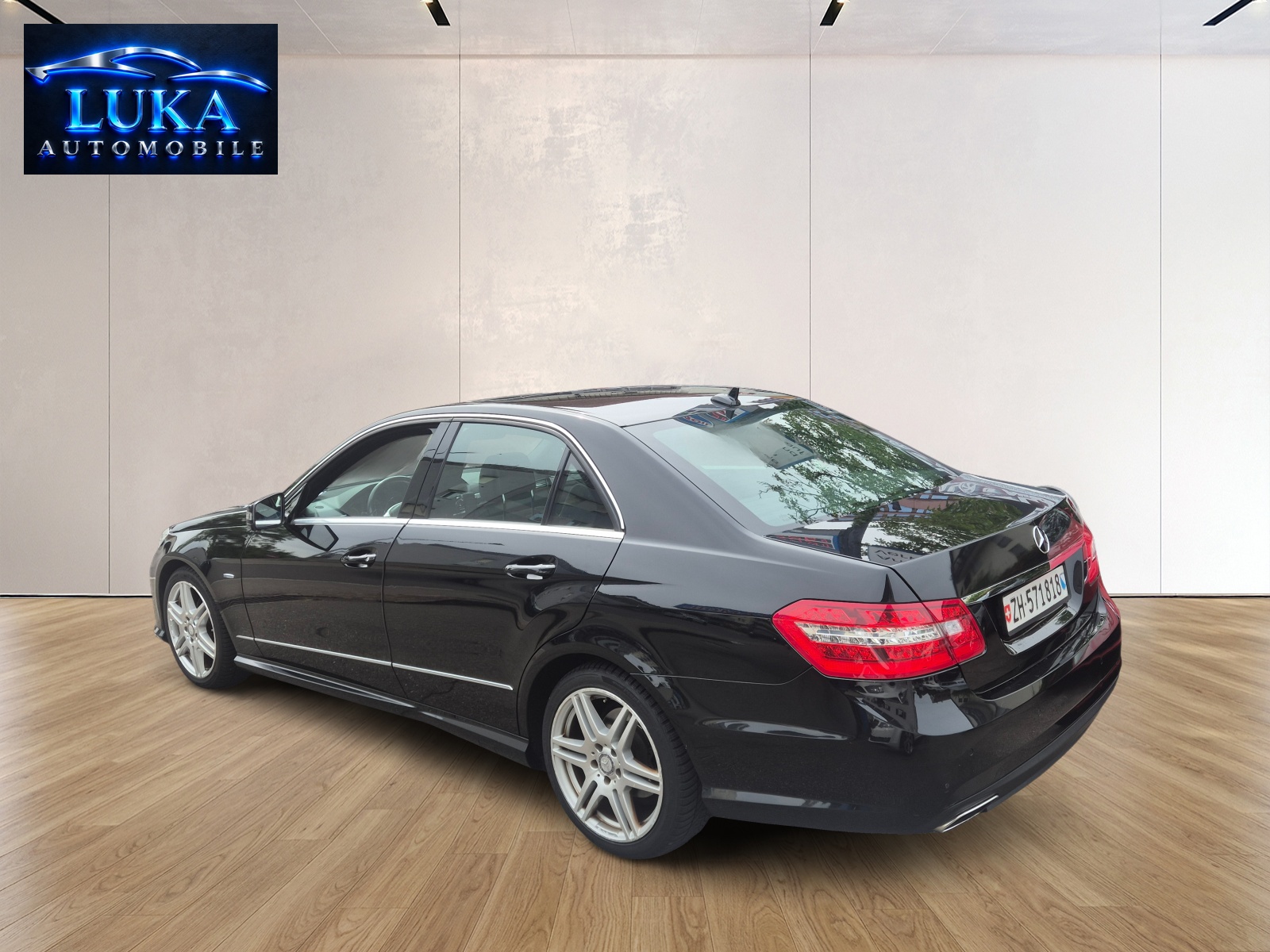 MERCEDES-BENZ E 220 CDI BlueEfficiency MyStar 7G-Tronic-showroom-element-3