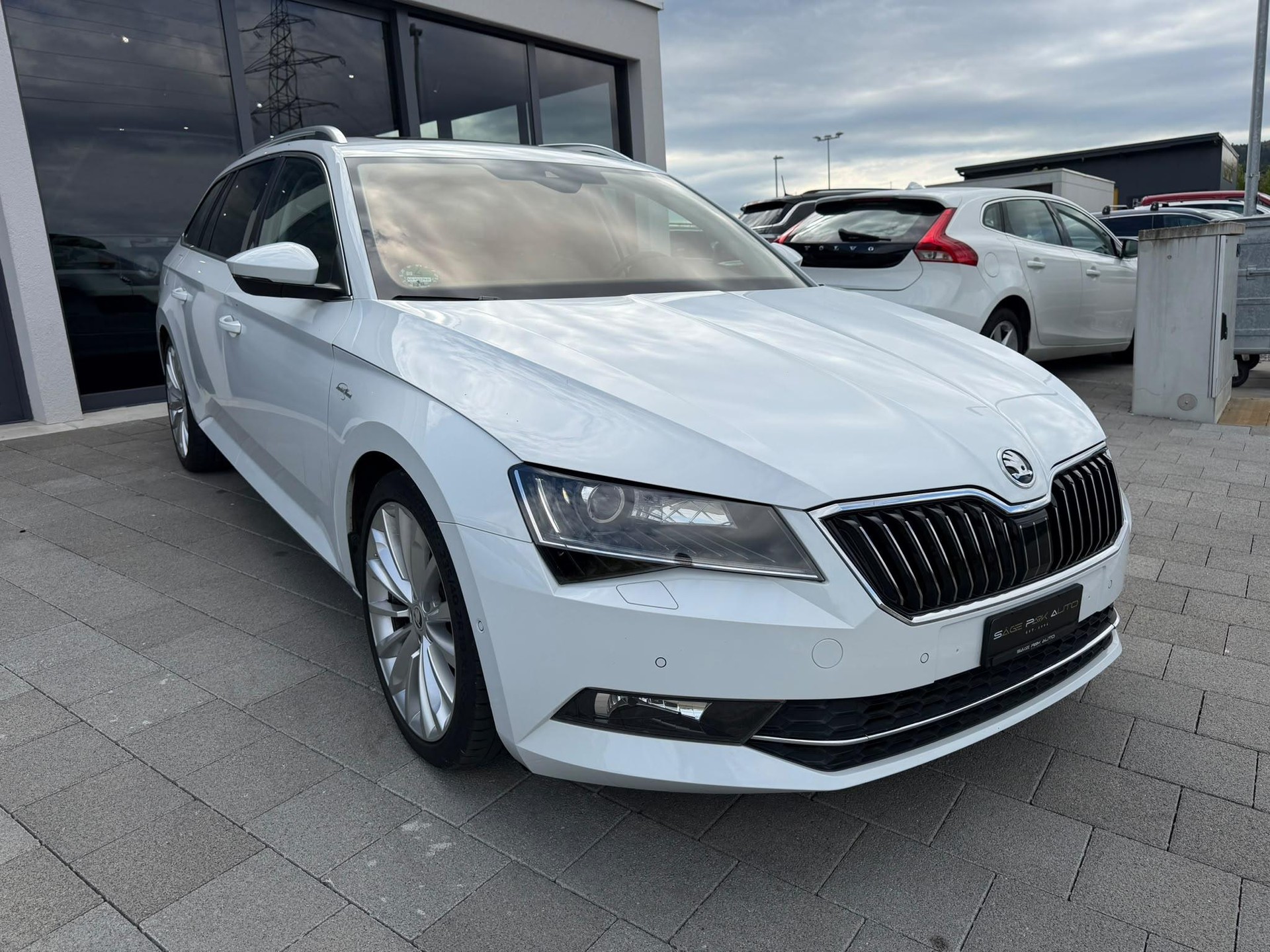 SKODA Superb Combi 2.0 TDI 190 L & K 4x4 DSG (Laurin & Klement)-showroom-element-1