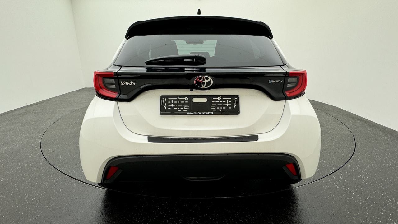 TOYOTA Yaris 1.5 Sport e-CVT-showroom-element-2