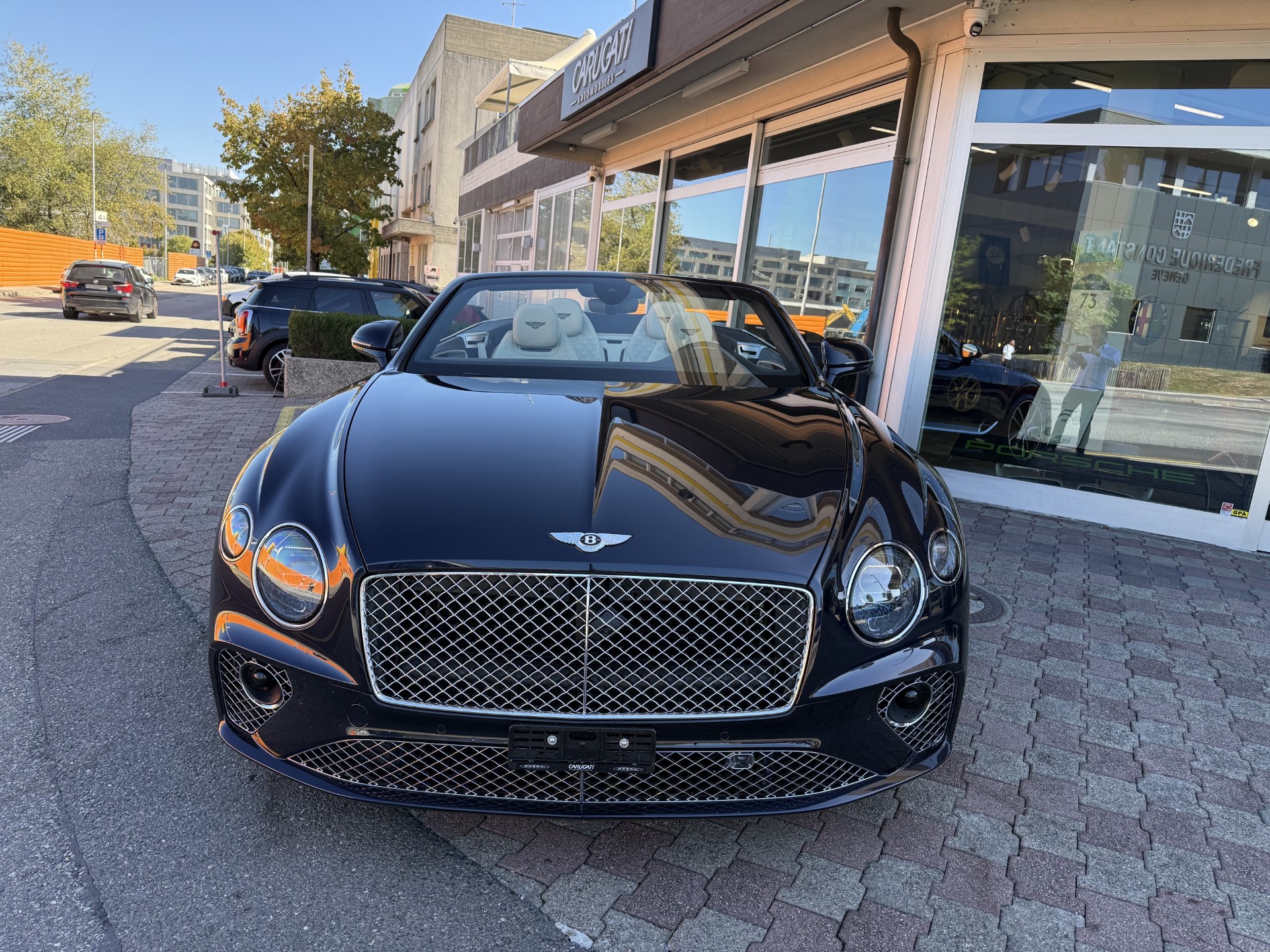 BENTLEY Continental GTC 6.0 W12-showroom-element-3
