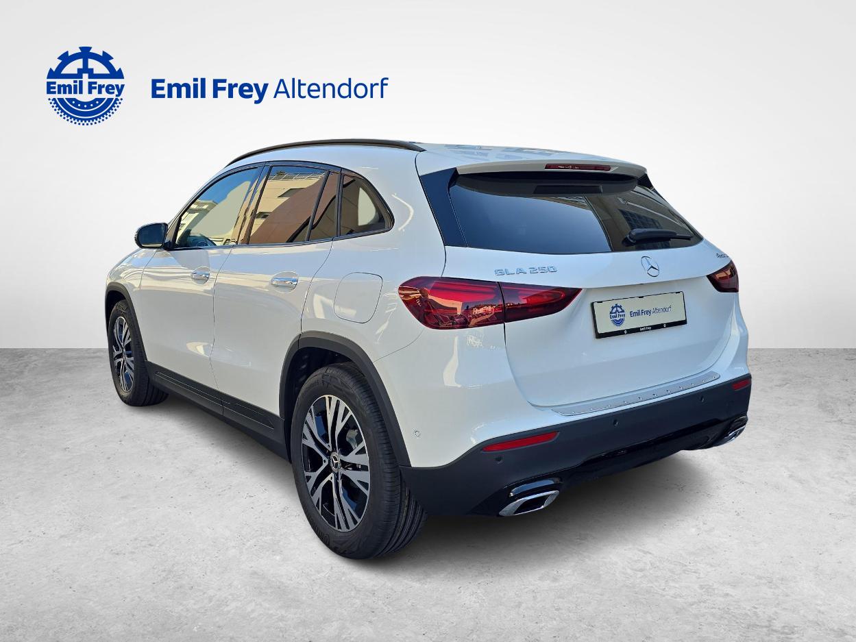 MERCEDES-BENZ GLA 250 4MATIC Swiss Star Progressive-showroom-element-2