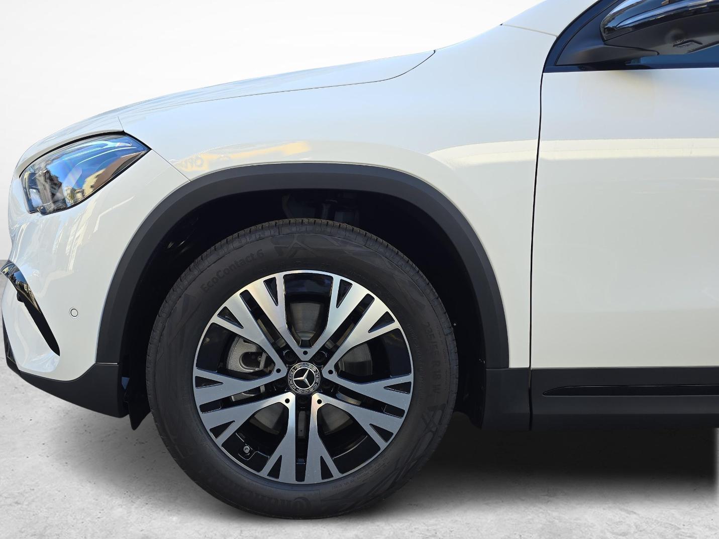 MERCEDES-BENZ GLA 250 4MATIC Swiss Star Progressive-image-12