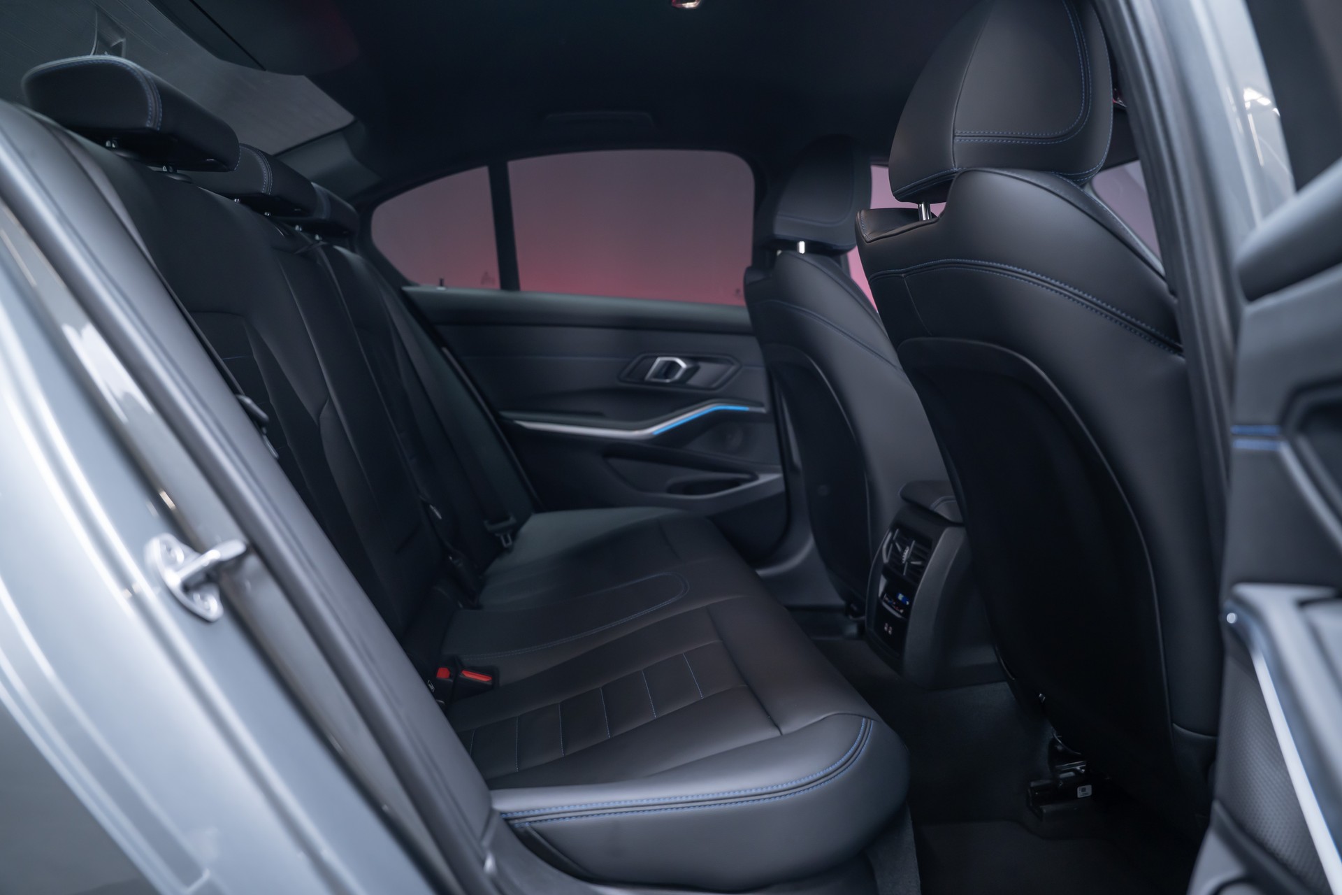 BMW 320d xDrive SAG M Sport / 360°Kamera / HeadUp / el.Sitze-image-20