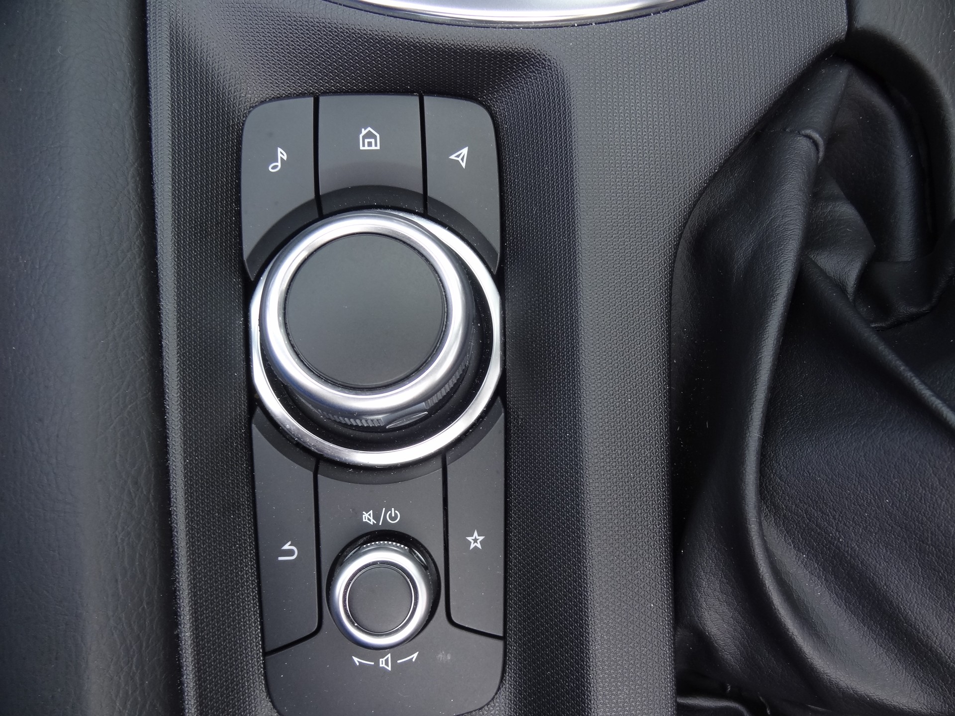 MAZDA MX-5 Skyactiv-G 132 Exclusive-line-image-20