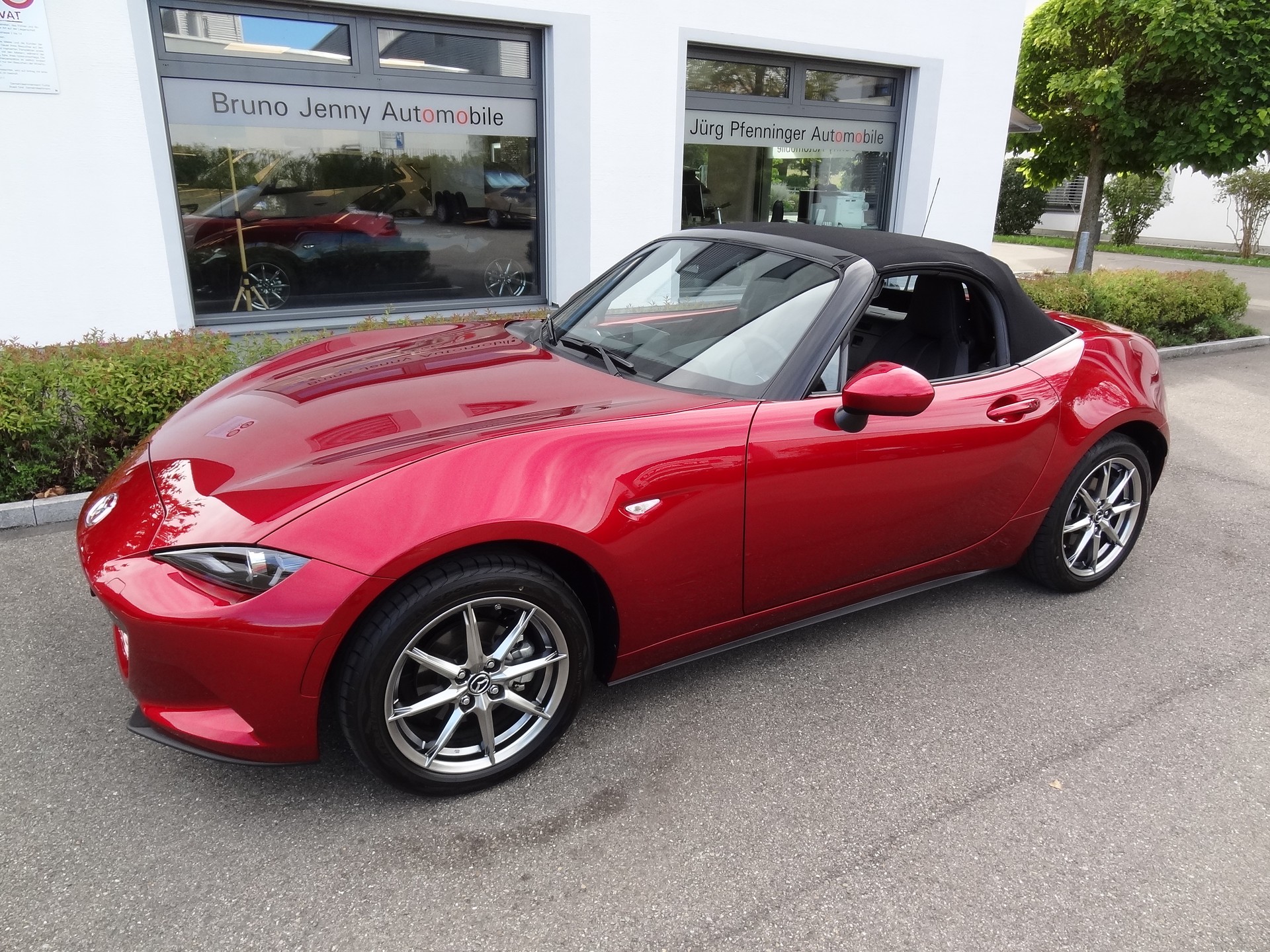 MAZDA MX-5 Skyactiv-G 132 Exclusive-line-showroom-element-2