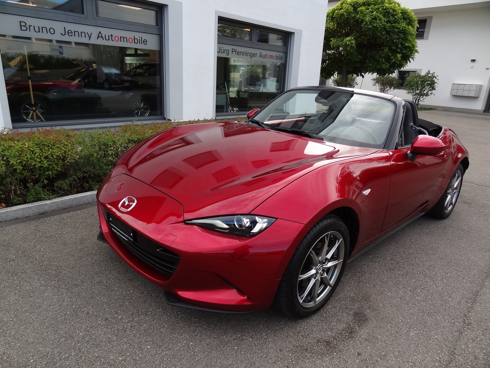MAZDA MX-5 Skyactiv-G 132 Exclusive-line-showroom-element-3