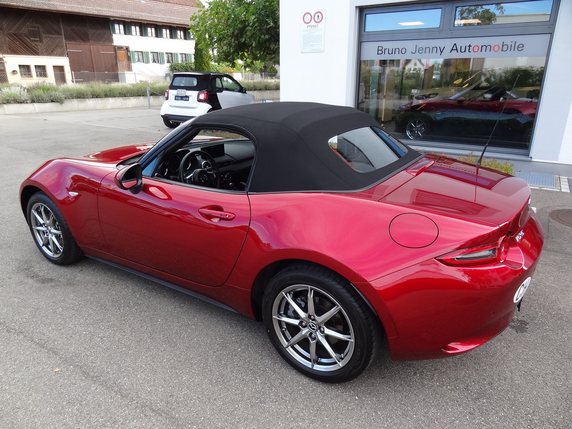 MAZDA MX-5 Skyactiv-G 132 Exclusive-line-showroom-element-1