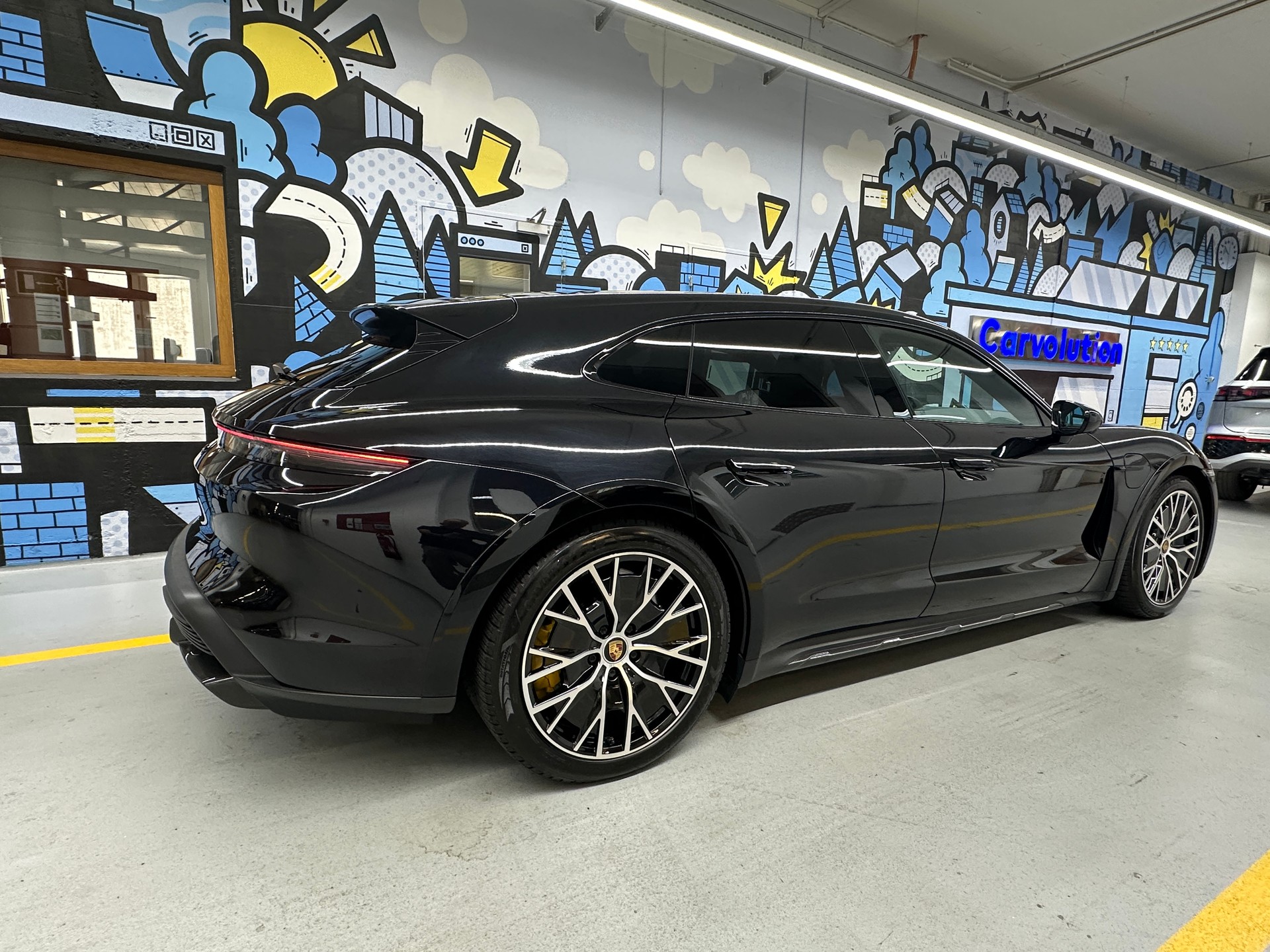 PORSCHE Taycan Turbo S Cross Turismo-showroom-element-3