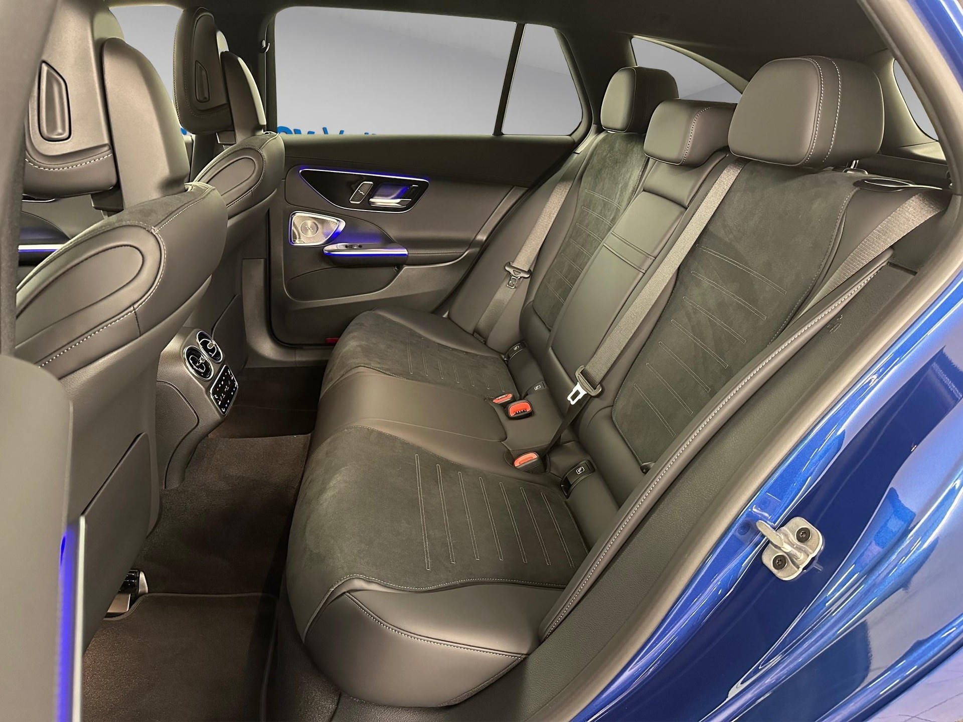 MERCEDES-BENZ C 220 d Swiss Star AMG Line 4matic Kombi-image-8