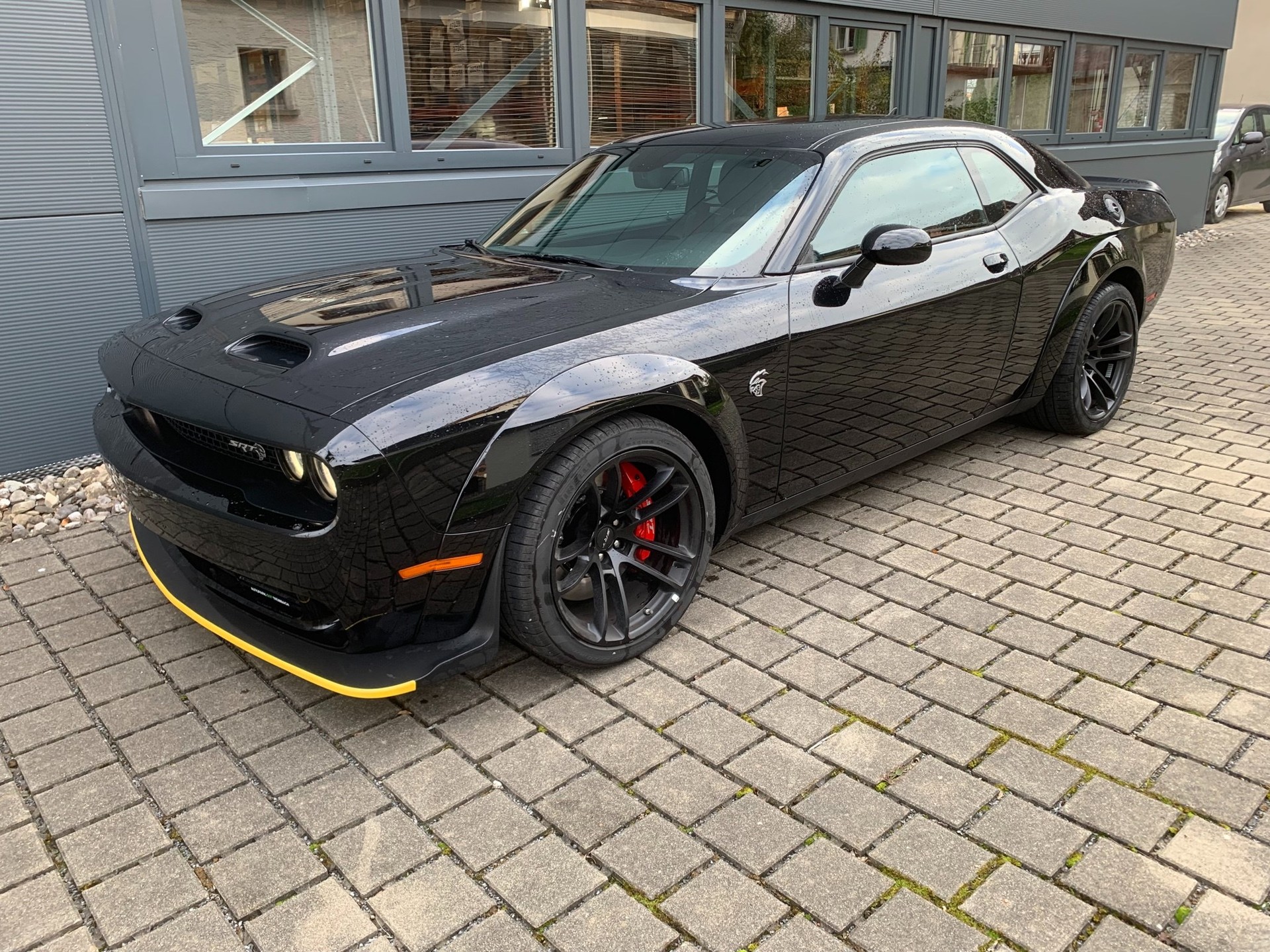DODGE Challenger SRT Hellcat 6.2 Widebody 717 PS-image-1