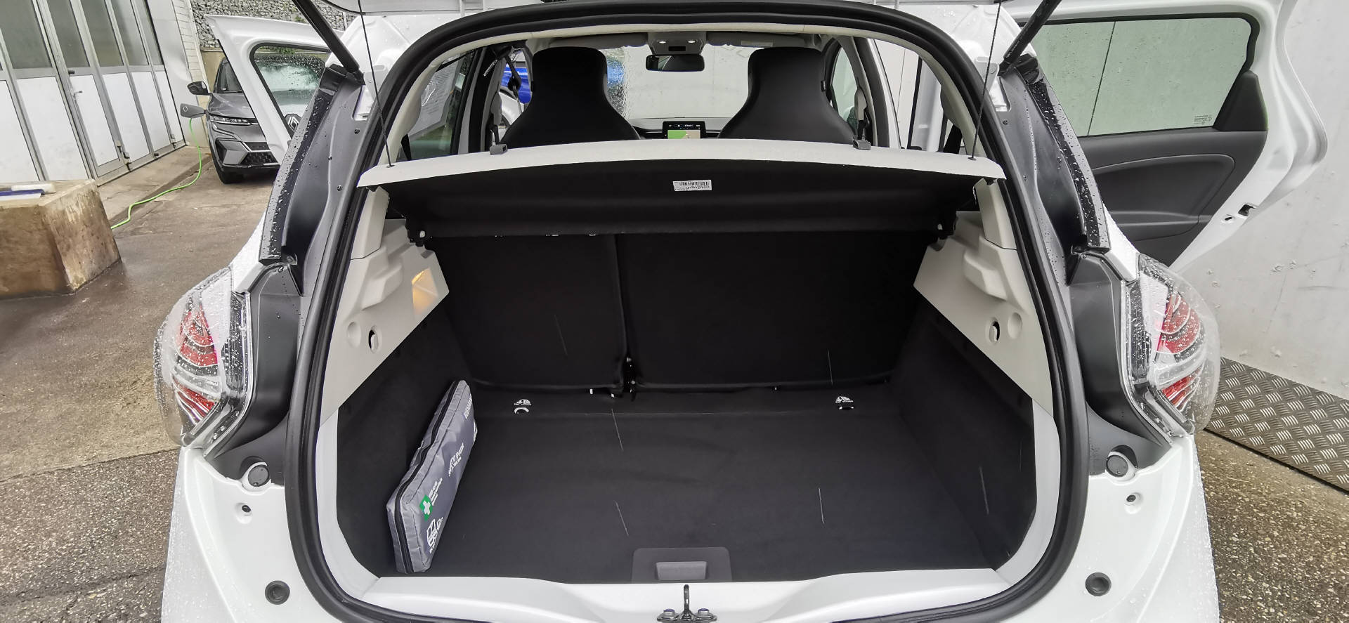 RENAULT Zoe R135 Intens (Batteriemiete)-image-13