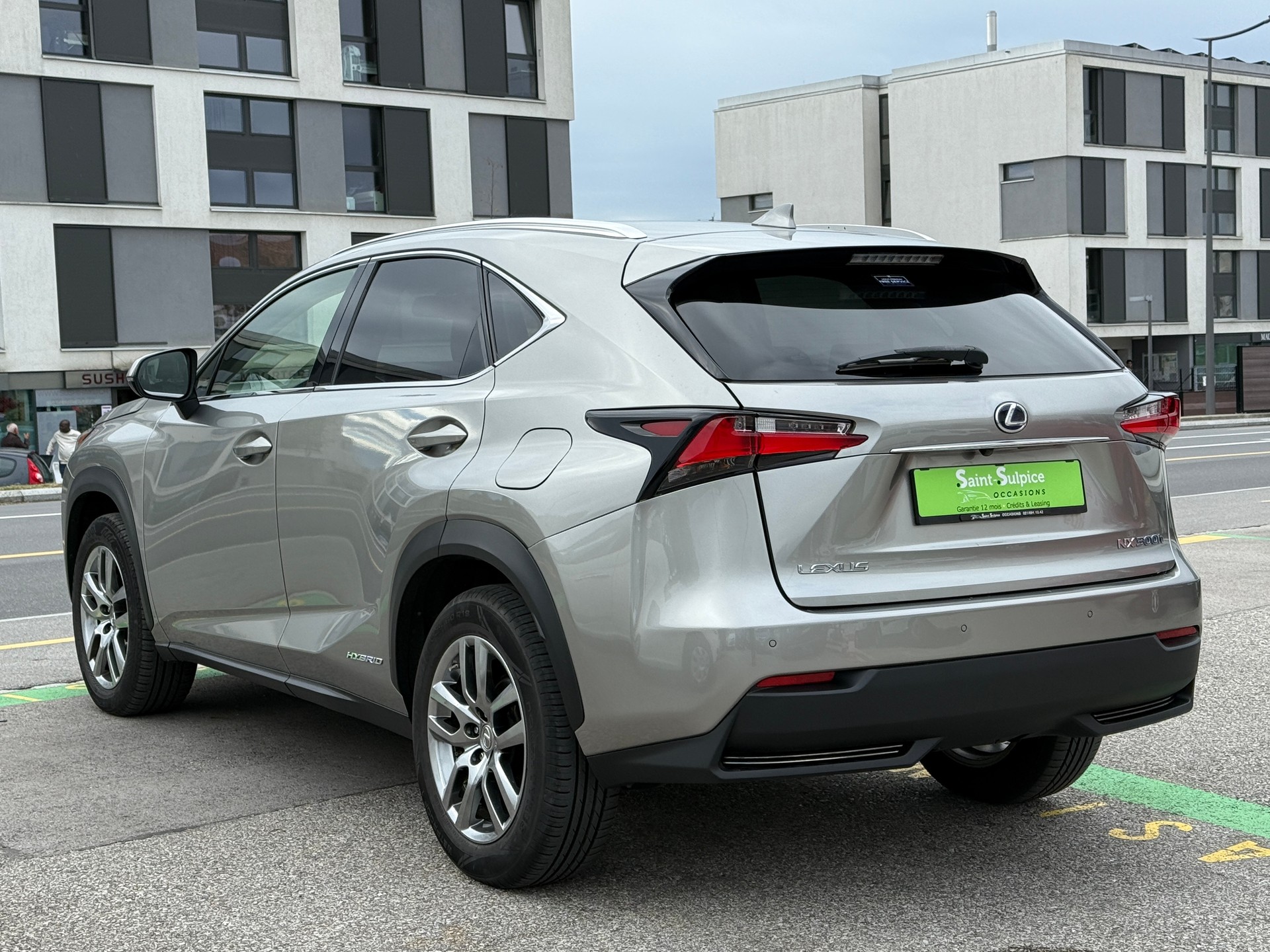 LEXUS NX 300h comfort E-Four Automatic-image-6