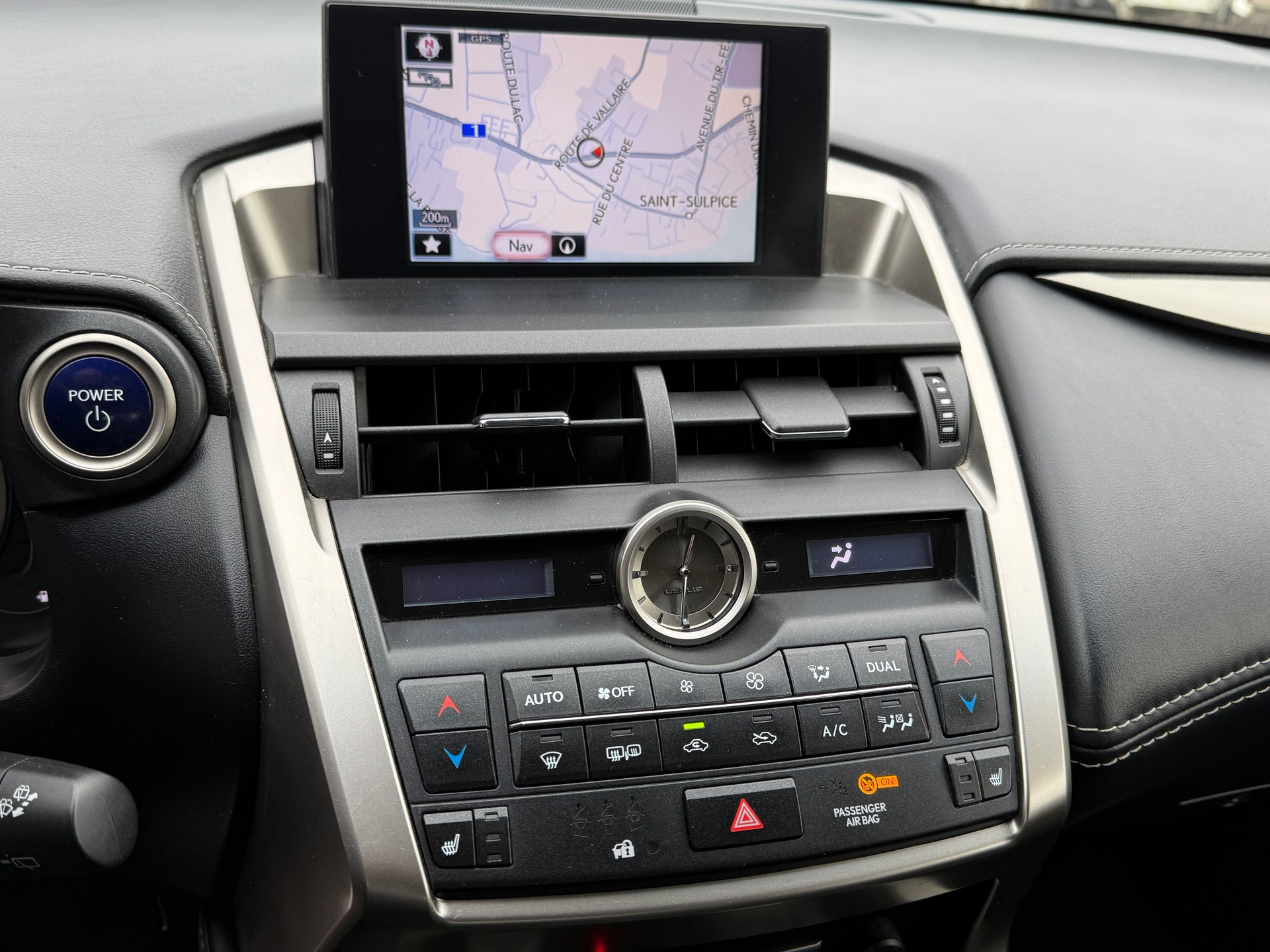 LEXUS NX 300h comfort E-Four Automatic-image-22
