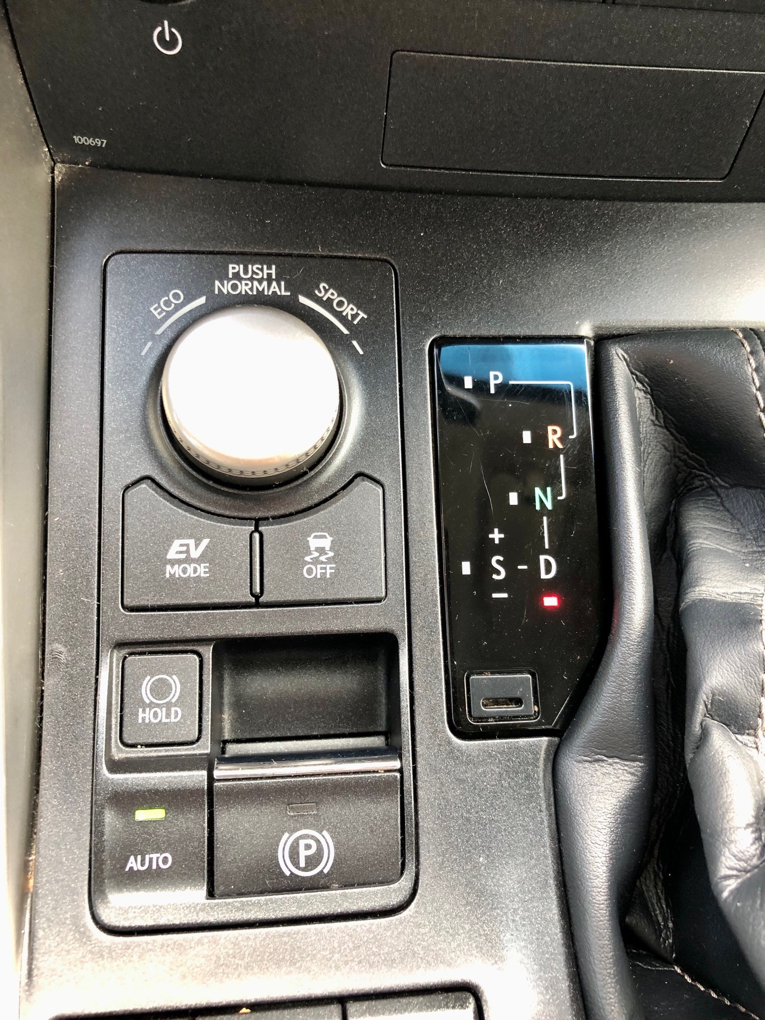 LEXUS NX 300h comfort E-Four Automatic-image-18