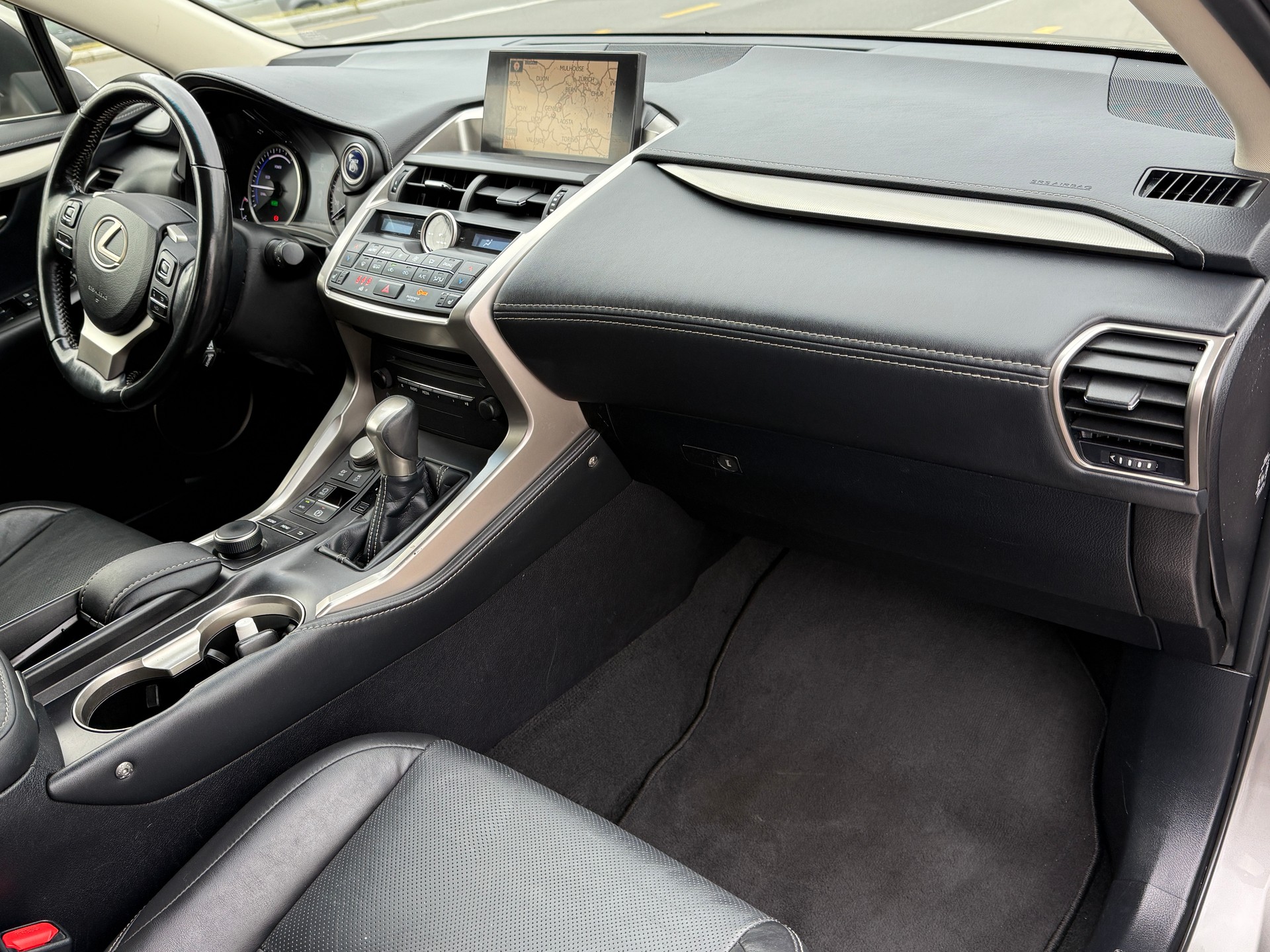 LEXUS NX 300h comfort E-Four Automatic-image-8