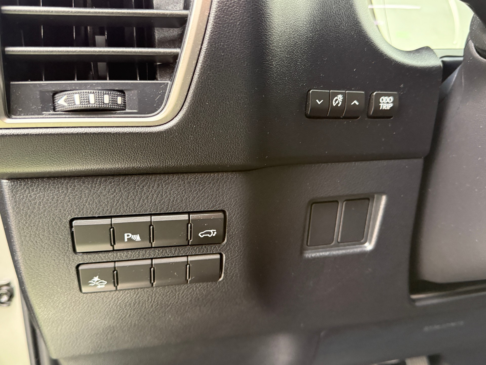 LEXUS NX 300h comfort E-Four Automatic-image-21