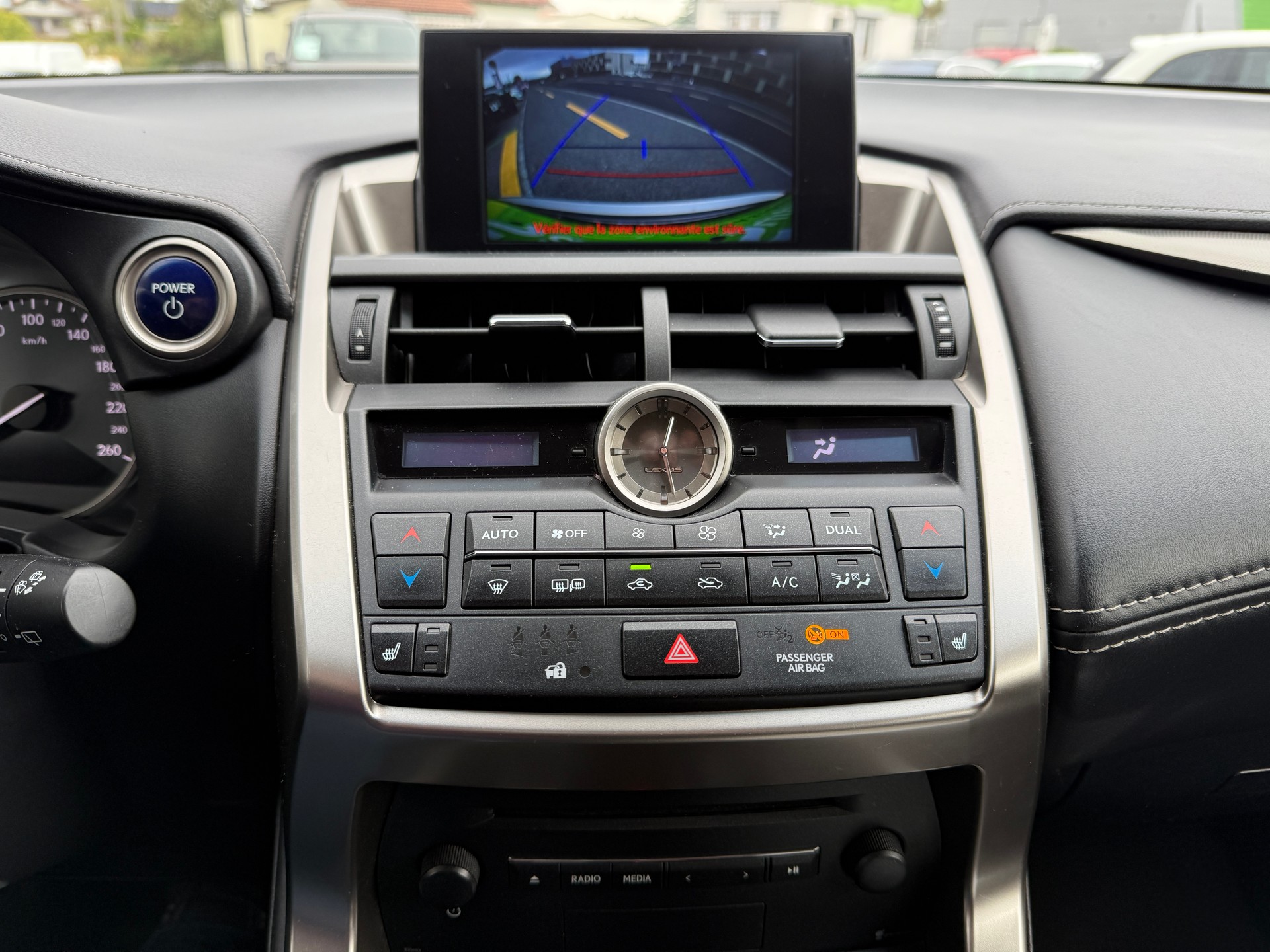 LEXUS NX 300h comfort E-Four Automatic-image-17