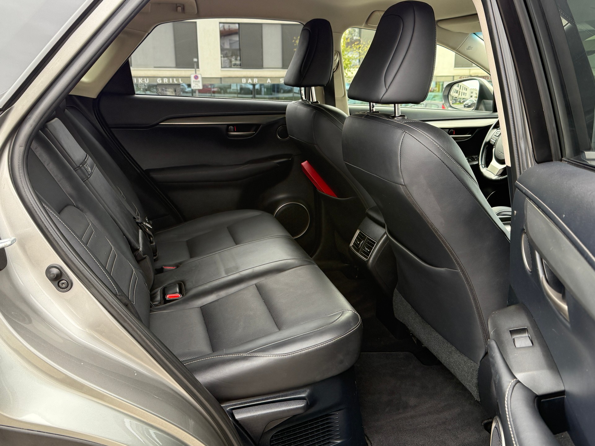 LEXUS NX 300h comfort E-Four Automatic-image-15