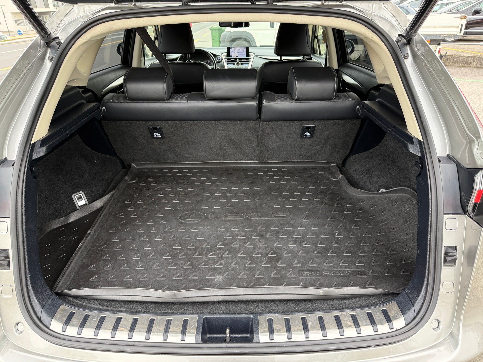 LEXUS NX 300h comfort E-Four Automatic-image-24