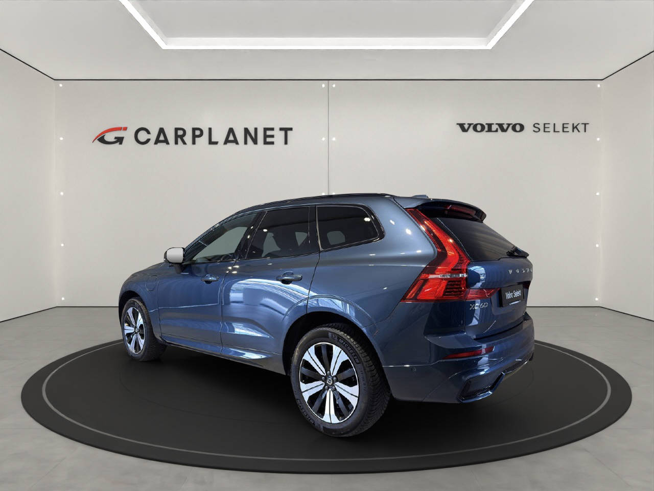 VOLVO XC60 2.0 T6 TE Plus Dark eAWD-showroom-element-2