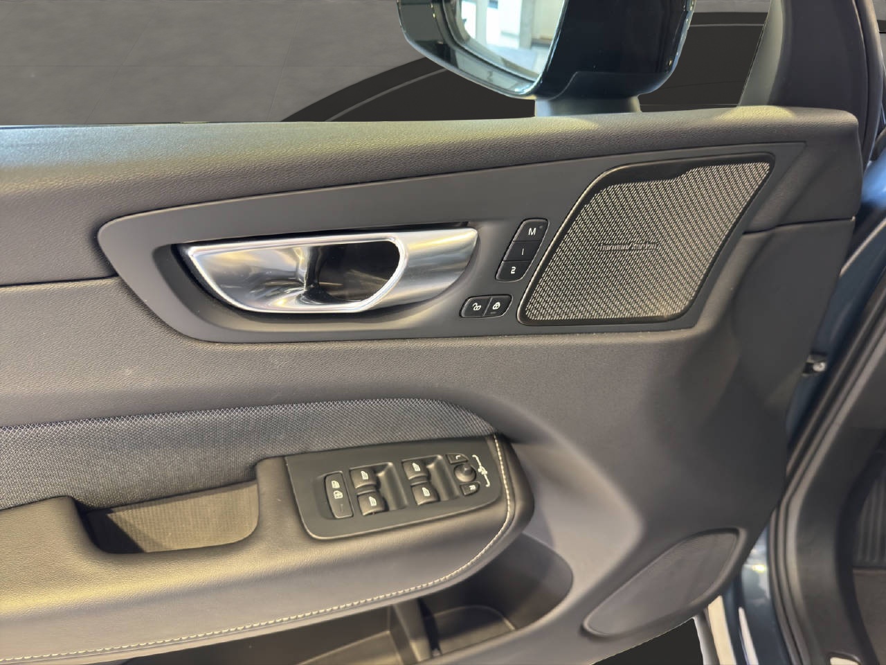 VOLVO XC60 2.0 T6 TE Plus Dark eAWD-image-14