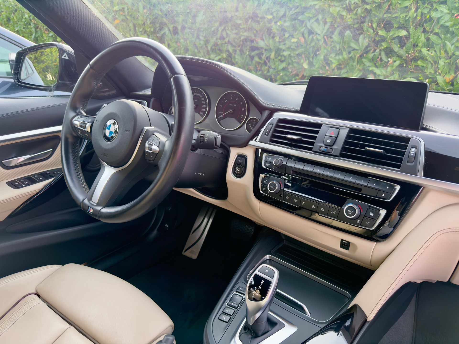 BMW 340i xDrive Touring M Sport Steptronic-image-2