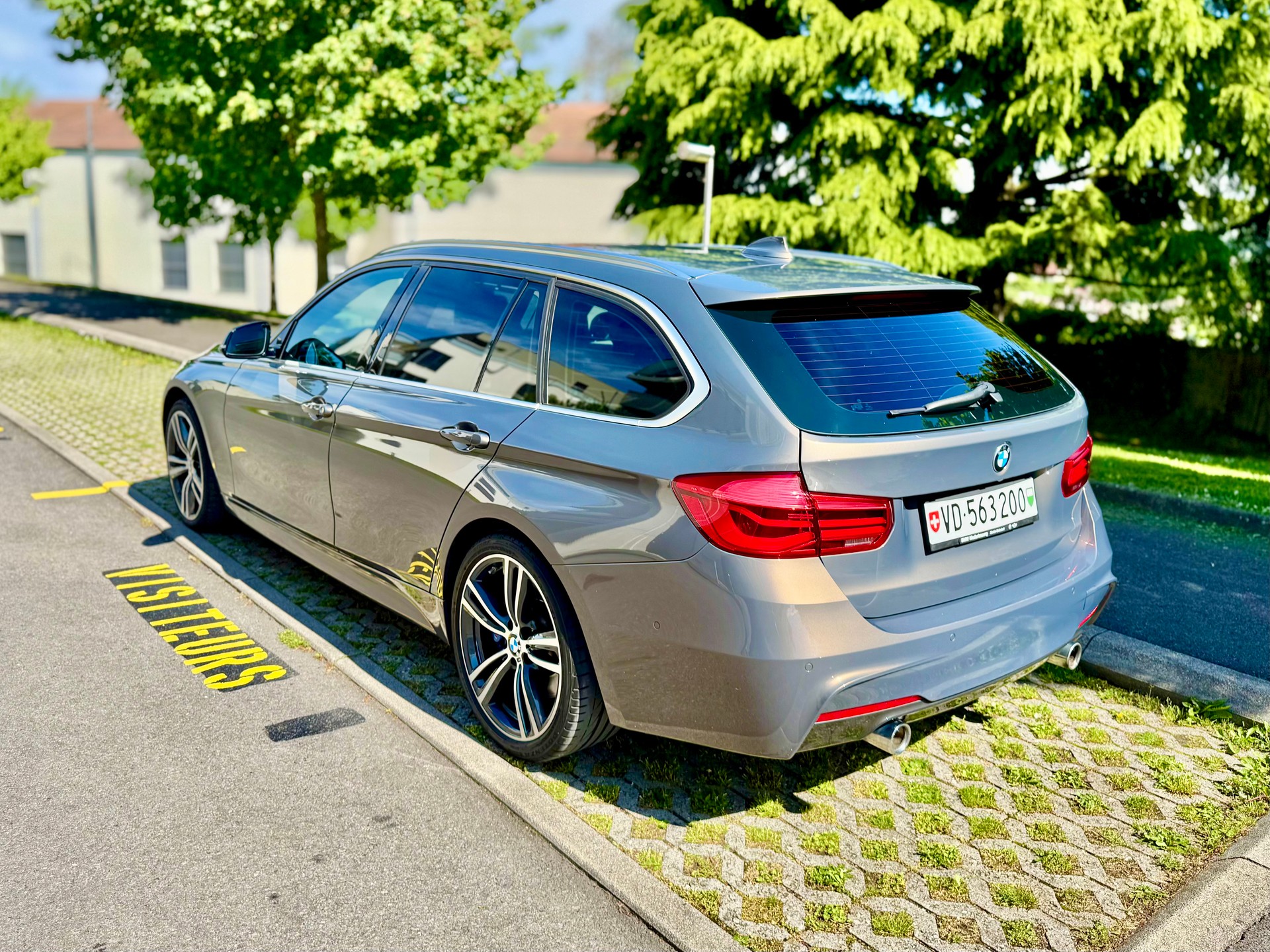BMW 340i xDrive Touring M Sport Steptronic-image-1