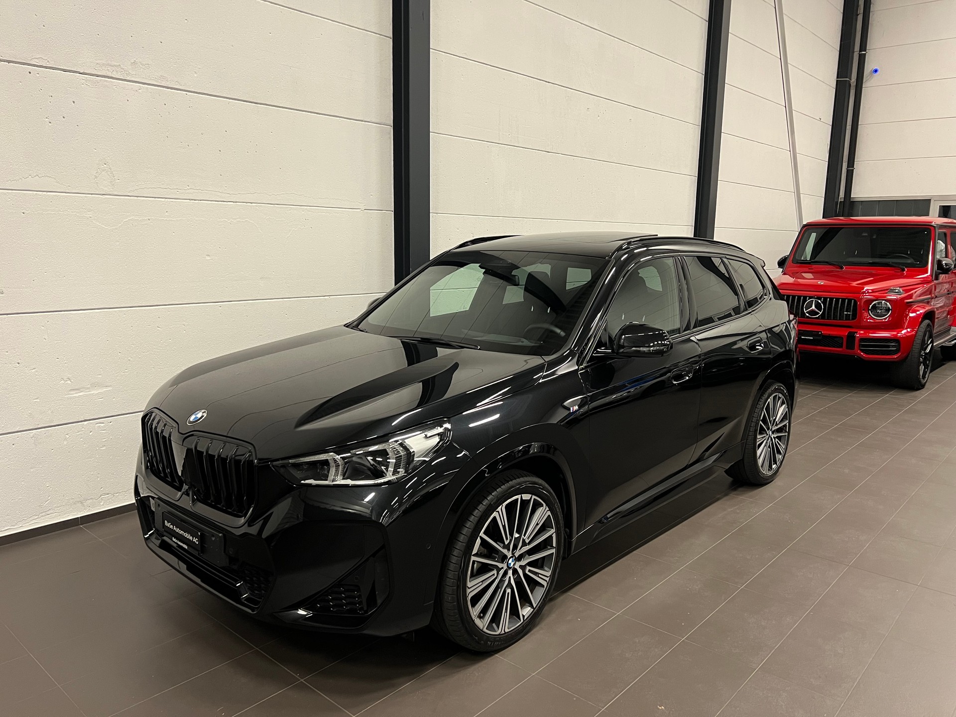 BMW X1 xDrive 23i 48V M Sport-showroom-element-2